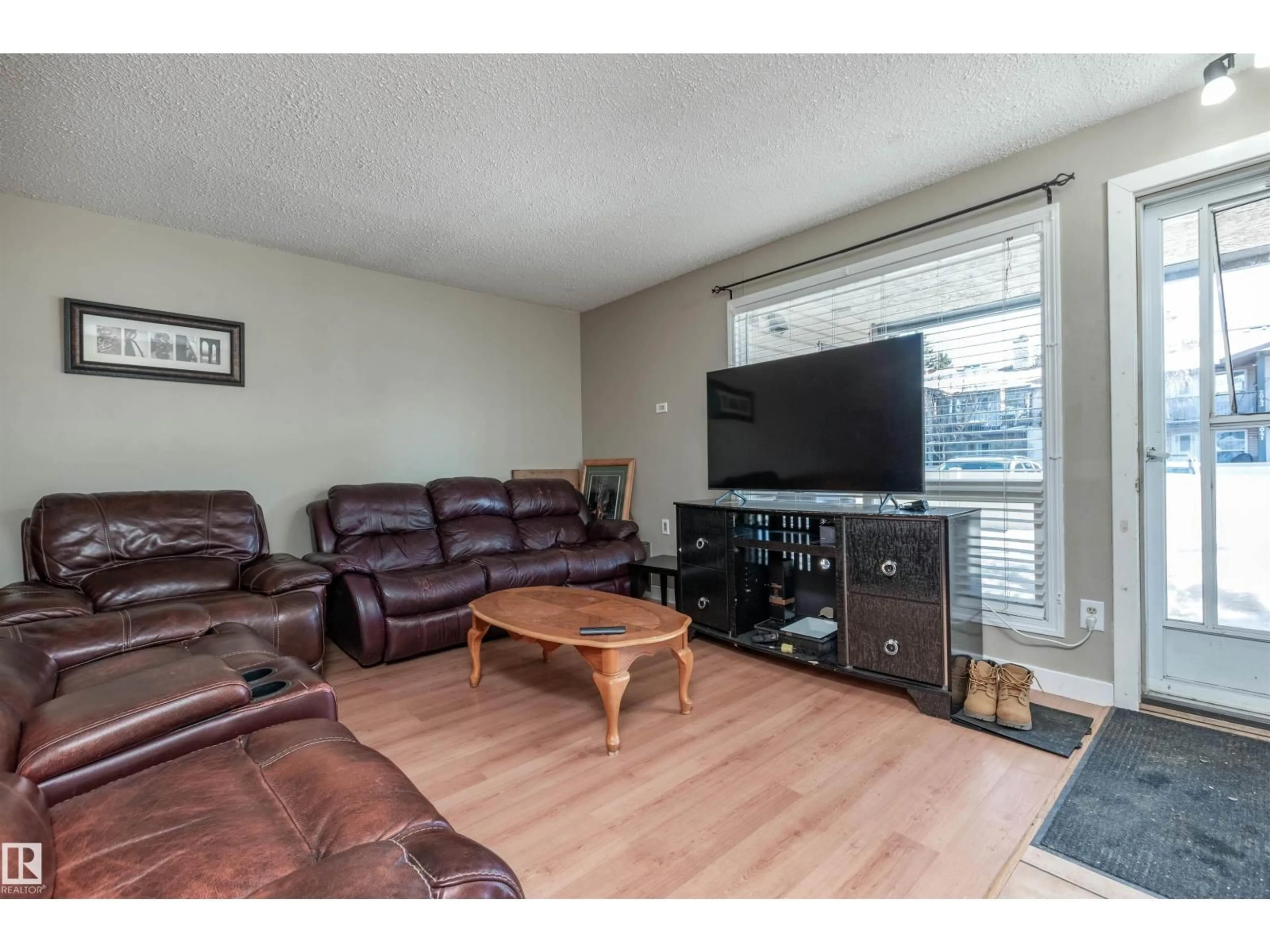 Living room with furniture, wood/laminate floor for 2031 SADDLEBACK RD, Edmonton Alberta T6J4T4