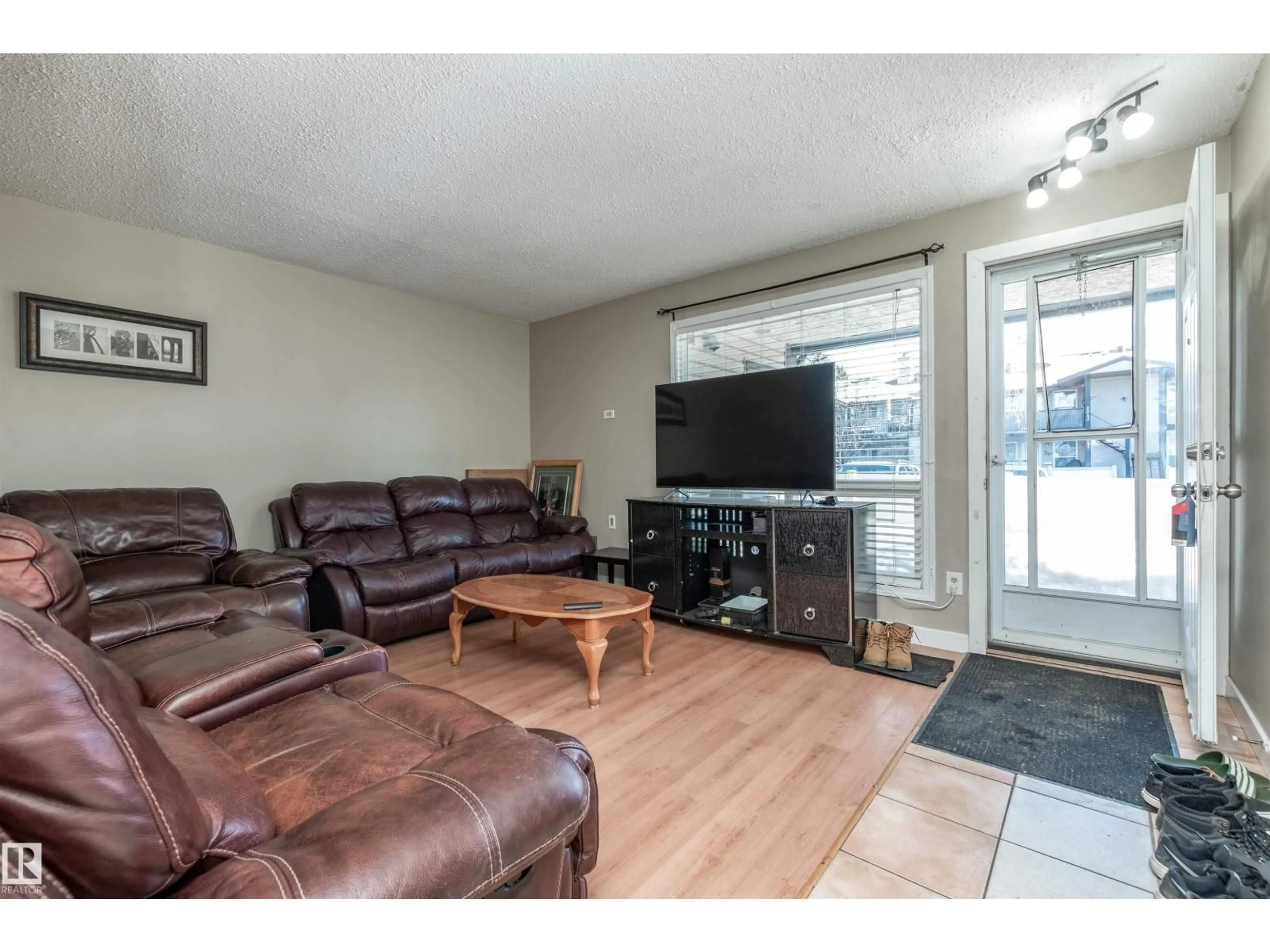 Living room with furniture, unknown for 2031 SADDLEBACK RD, Edmonton Alberta T6J4T4