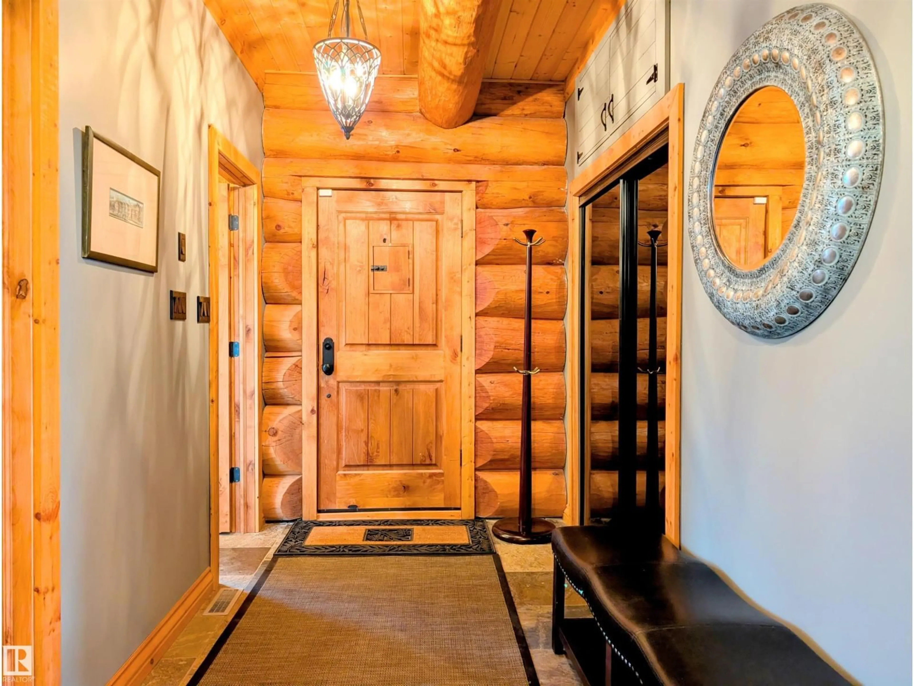 Indoor entryway for 9 UPPER CR, Rural Lesser Slave River M.D. Alberta T0G2A0