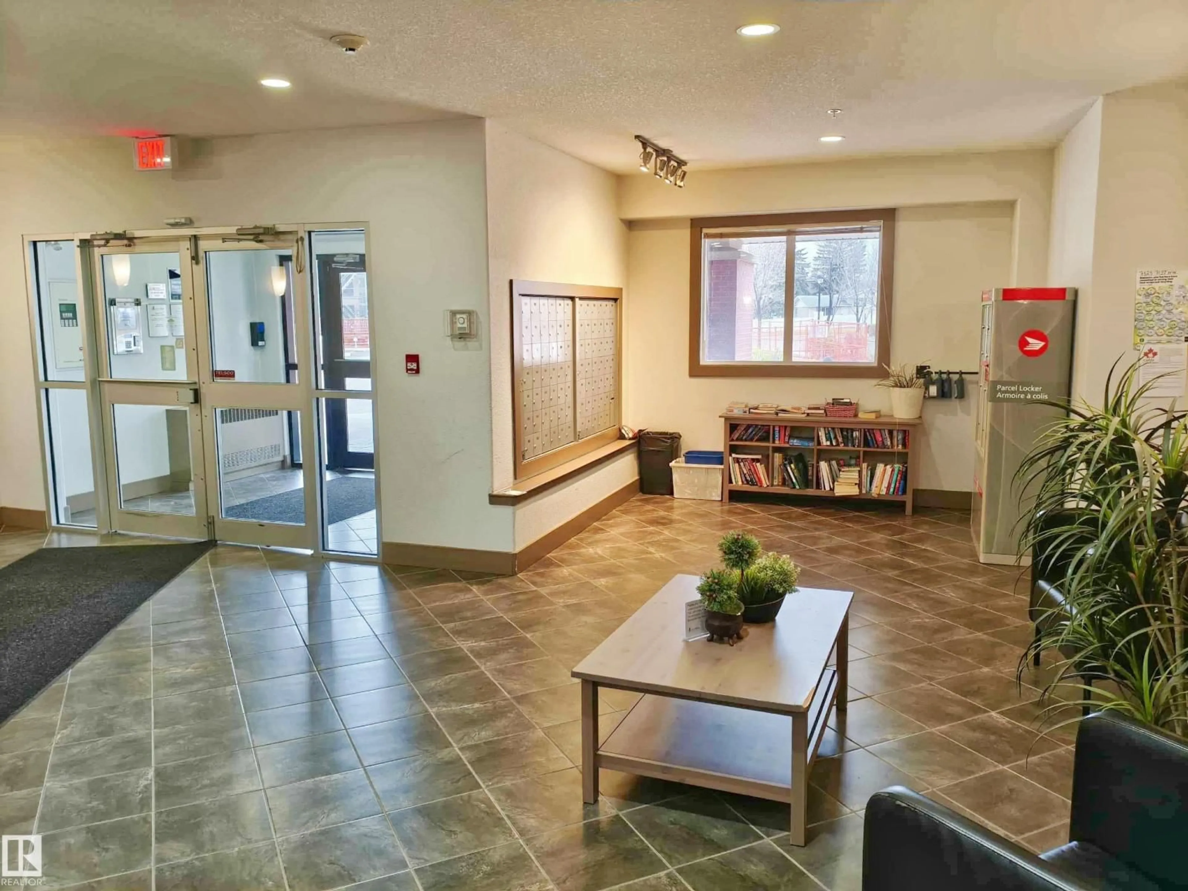 Indoor foyer for 430 - 7825 71 ST, Edmonton Alberta T6B3R9
