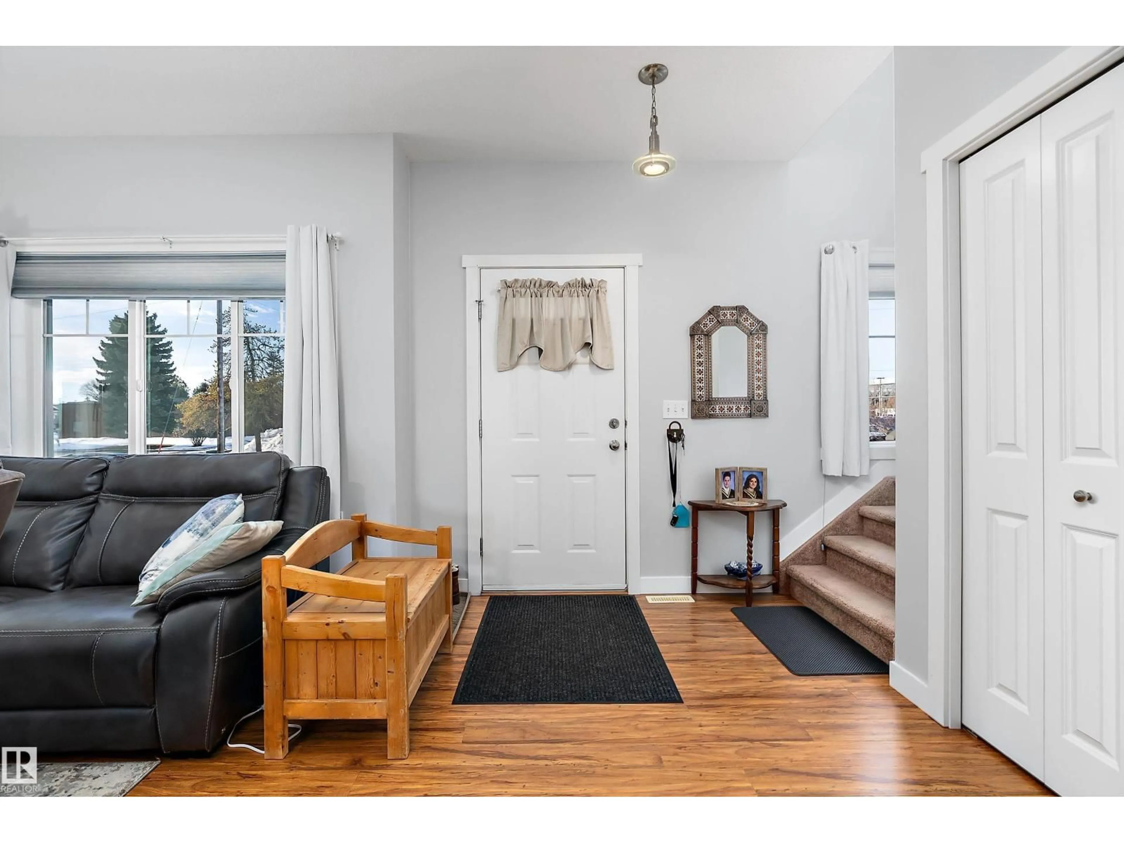 Indoor entryway for #2 - 300 QUEEN ST, Spruce Grove Alberta T7X2J1