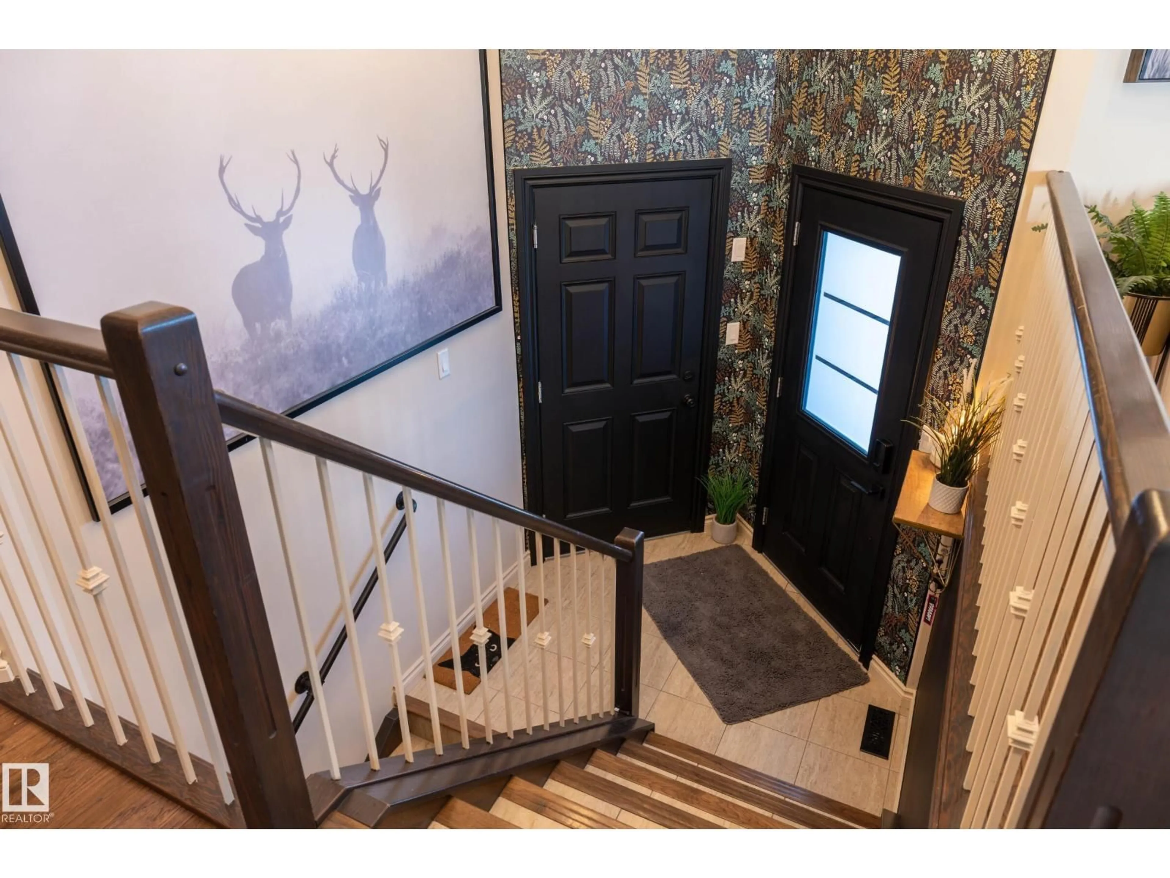 Indoor entryway for 1509 14 AV, Cold Lake Alberta T9M1Z8