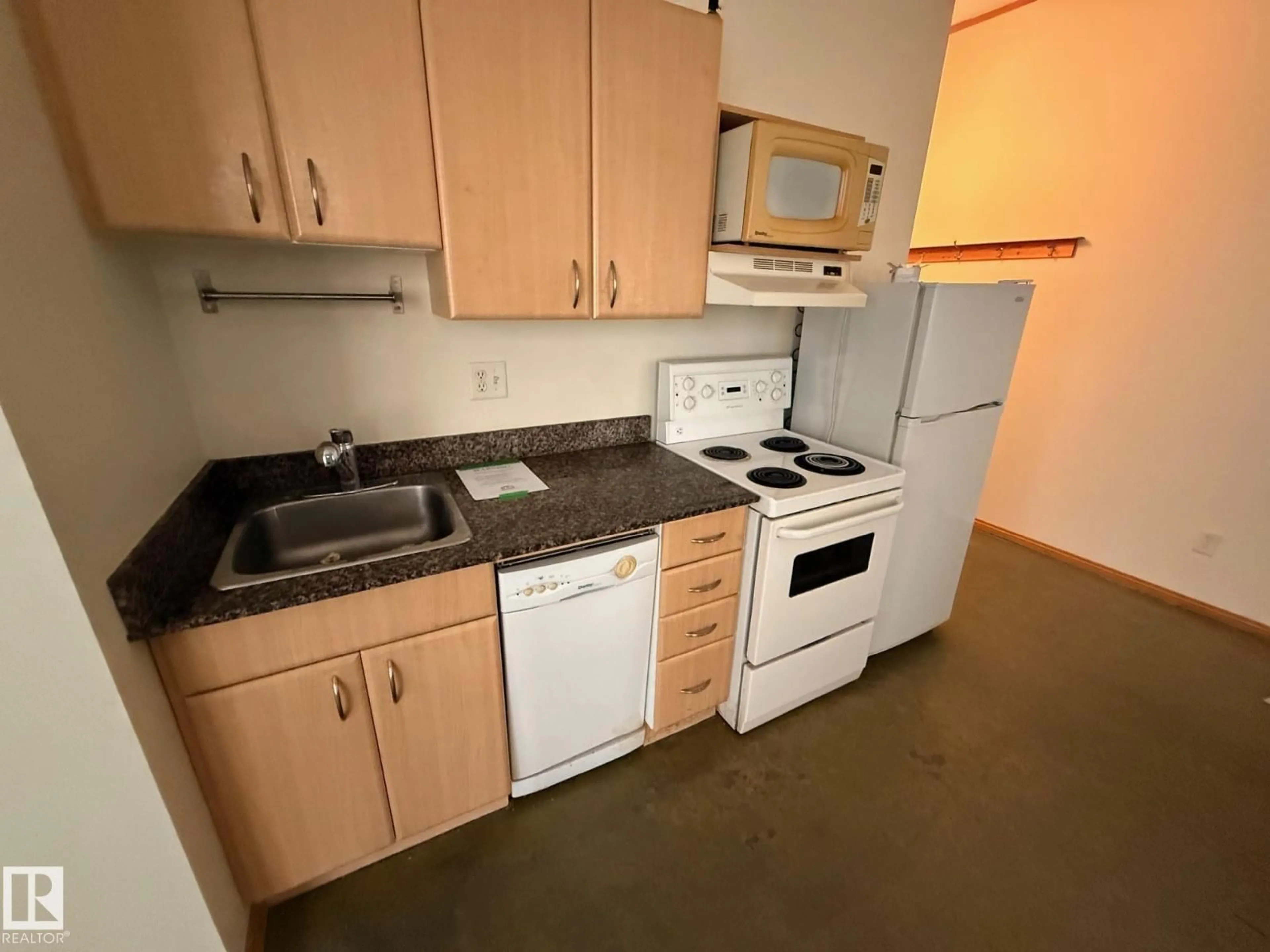 Standard kitchen, unknown for 10024 - 505 JASPER AV, Edmonton Alberta T5J1R9