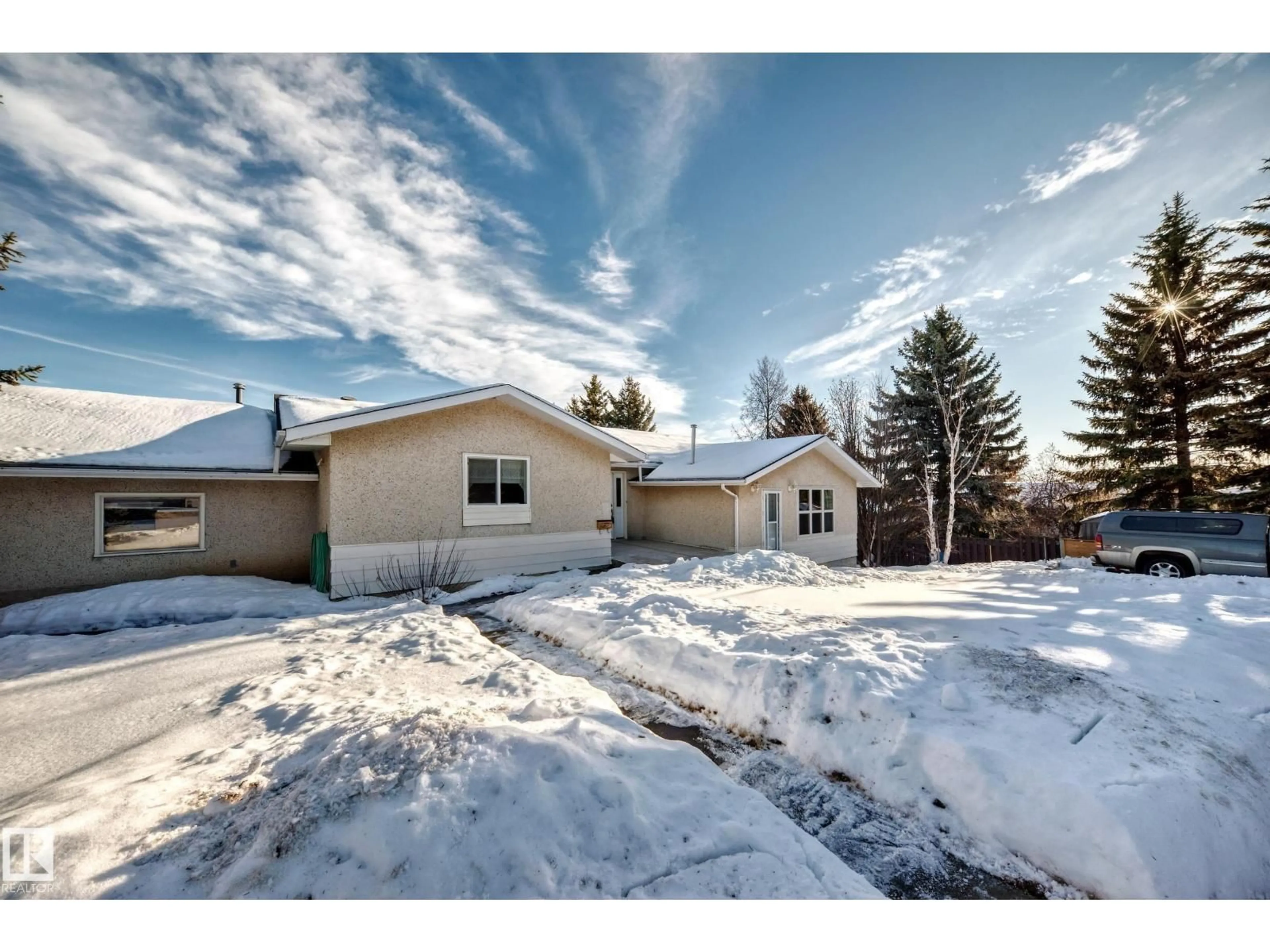 A pic from outside/outdoor area/front of a property/back of a property/a pic from drone, street for 26 LOUISBOURG PL, St. Albert Alberta T8N4L5