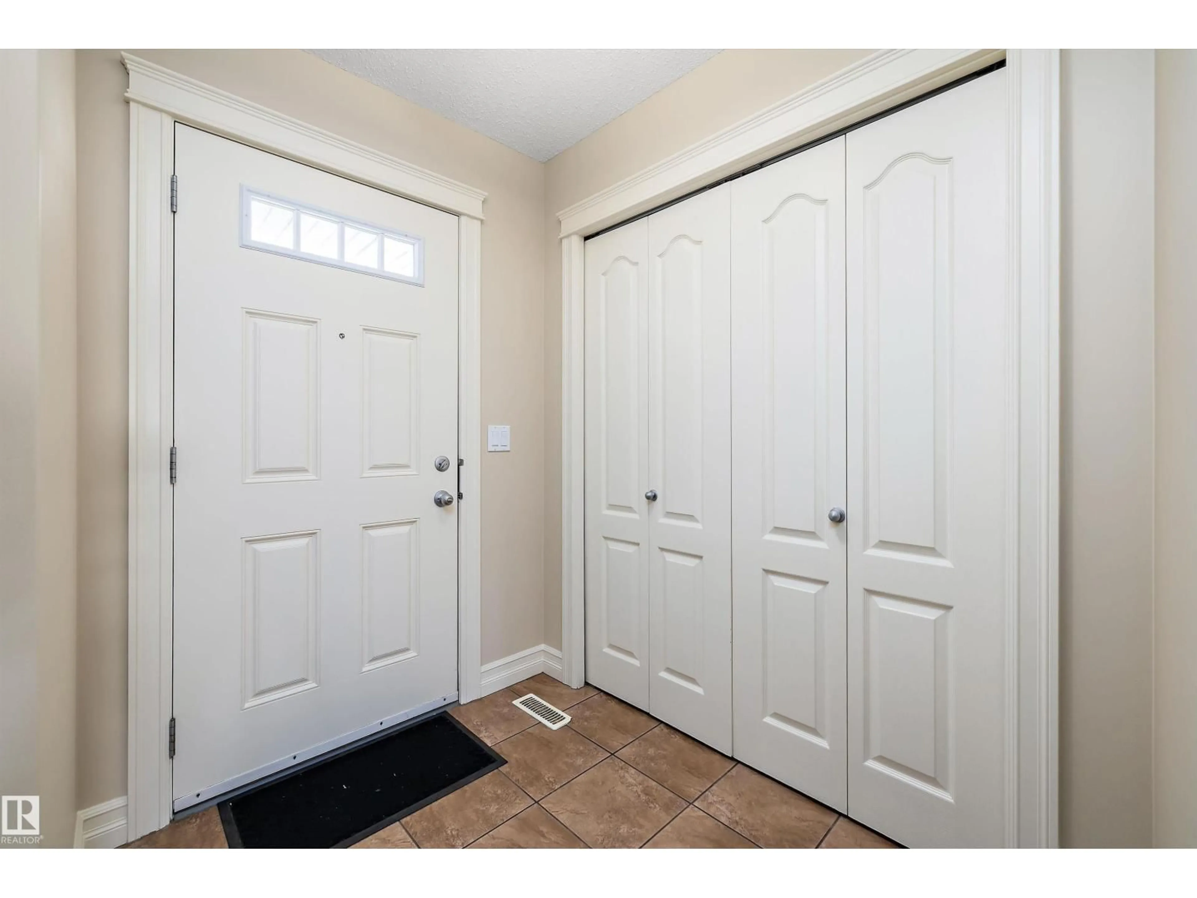 Indoor entryway for 2407 CASSELMAN CR, Edmonton Alberta T6W0W2