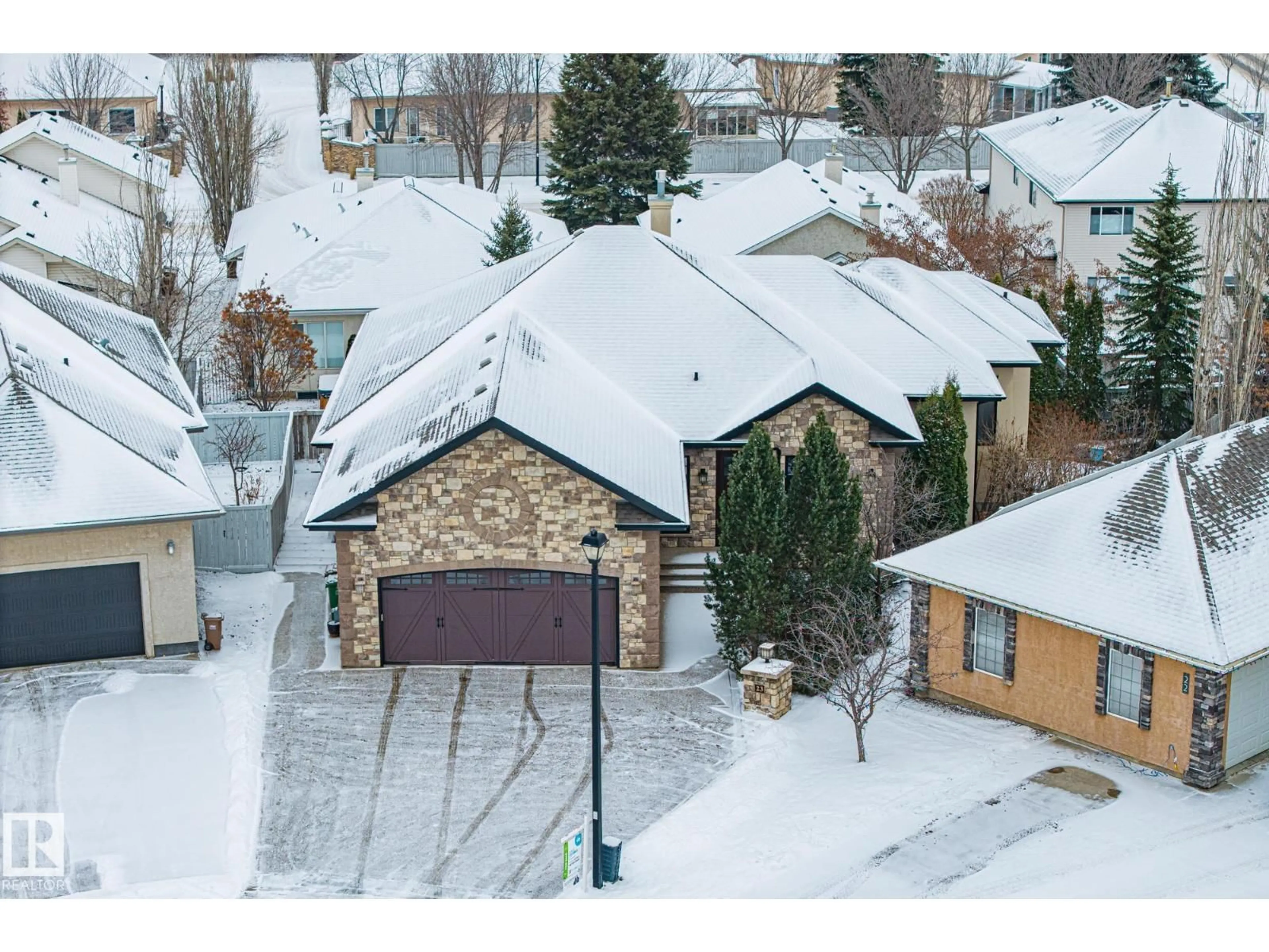 A pic from outside/outdoor area/front of a property/back of a property/a pic from drone, street for 23 KINGSMOOR CL, St. Albert Alberta T8N0X2