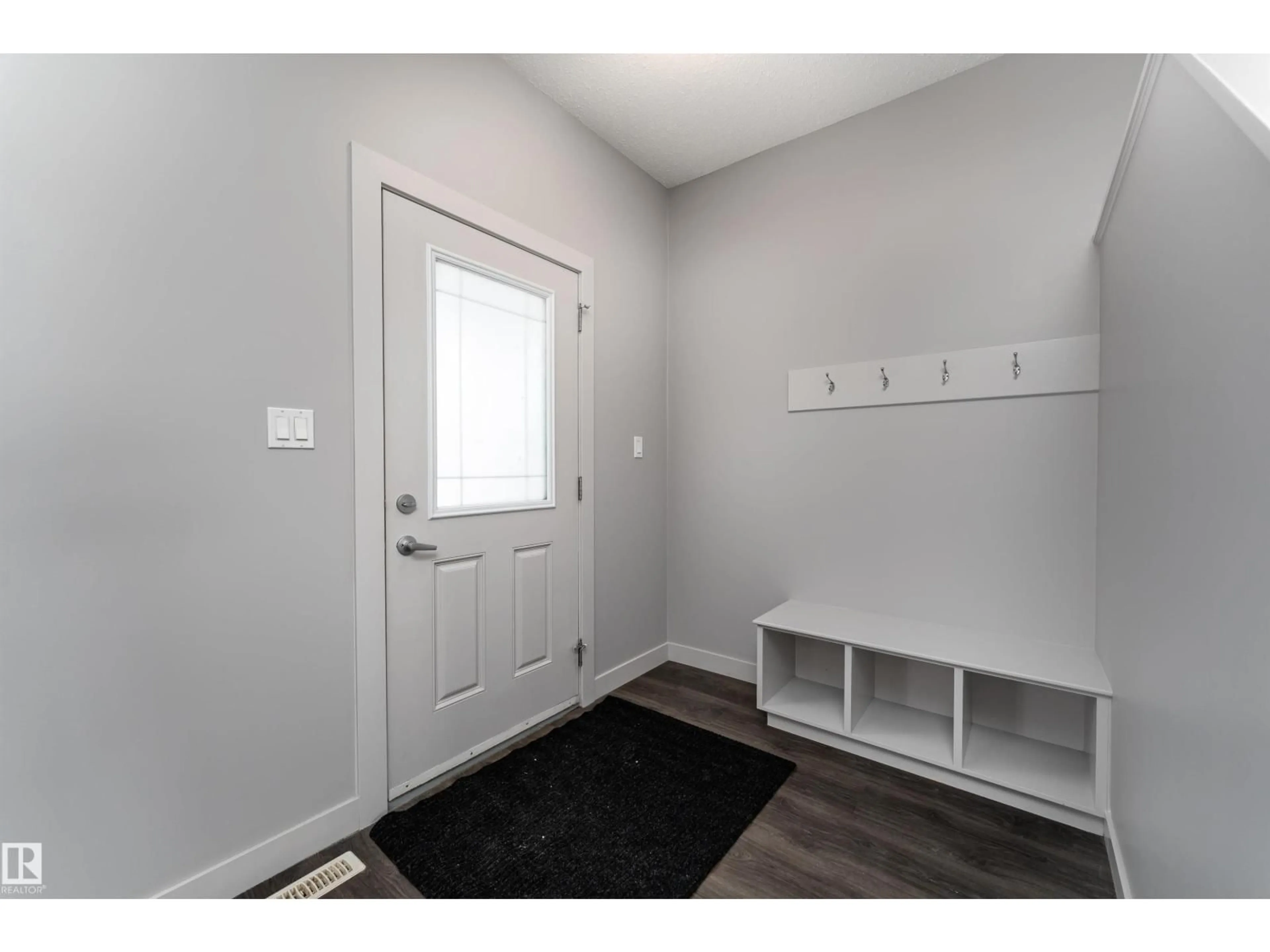 Indoor entryway for 16740 120 ST, Edmonton Alberta T5X0G5