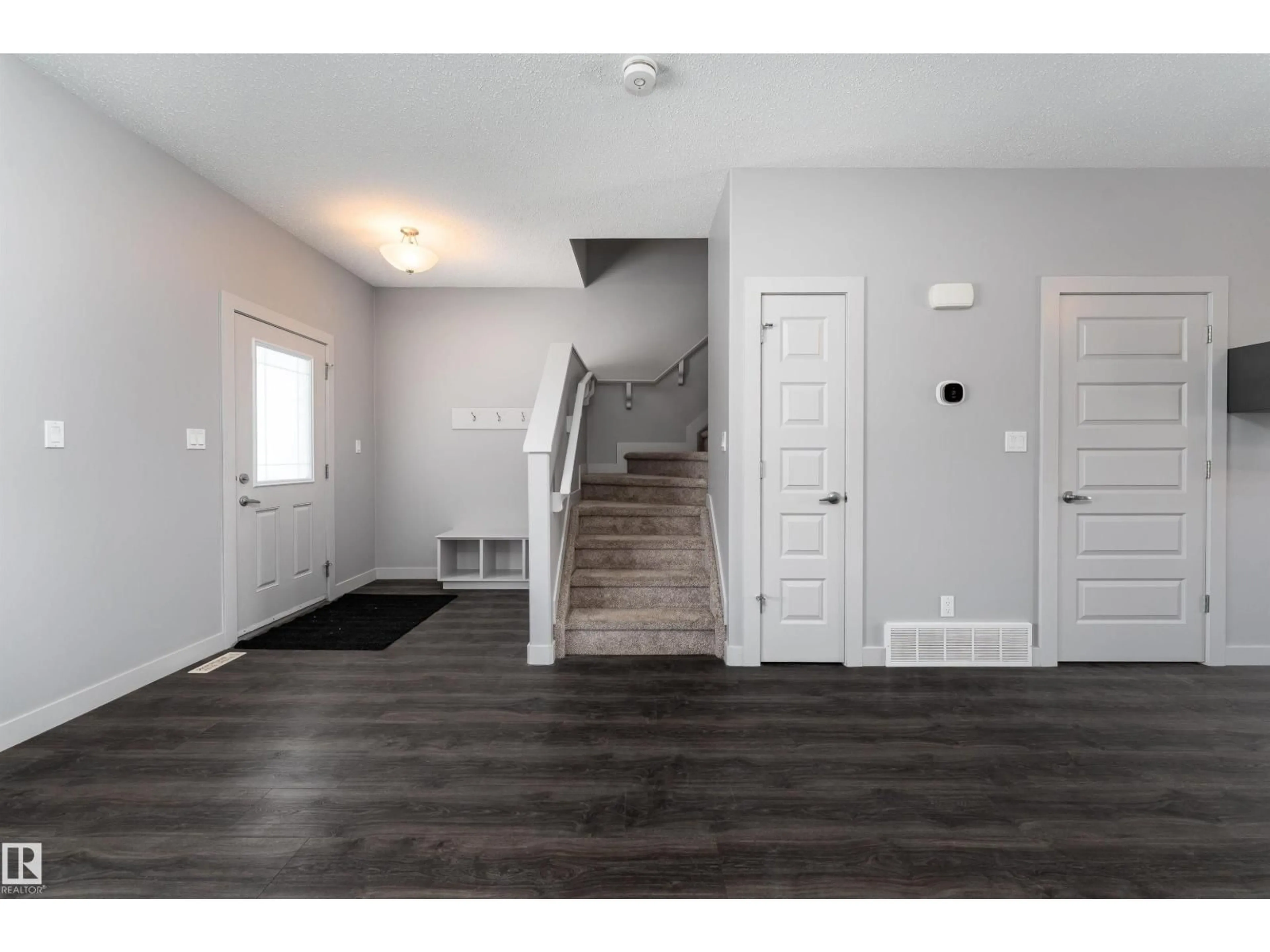 Indoor entryway for 16740 120 ST, Edmonton Alberta T5X0G5