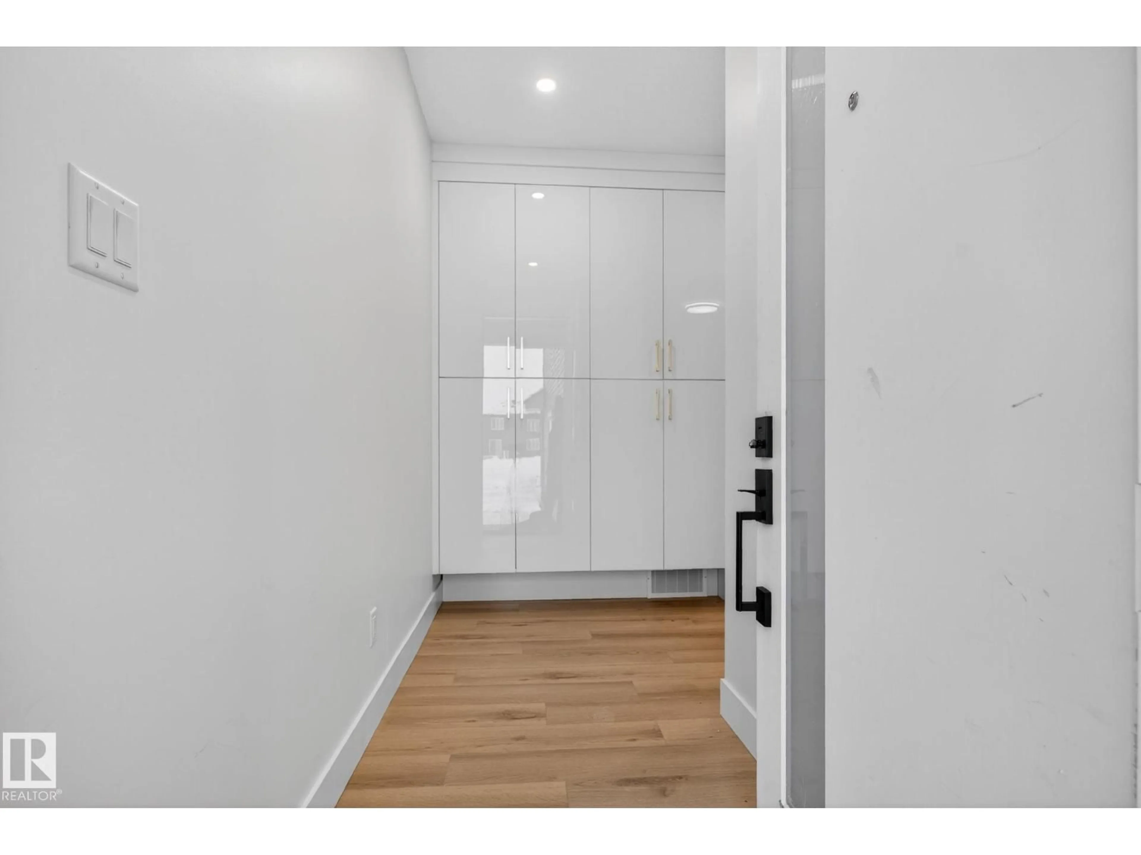 Indoor entryway for 92 ELDRIDGE PT, St. Albert Alberta T8N8C4