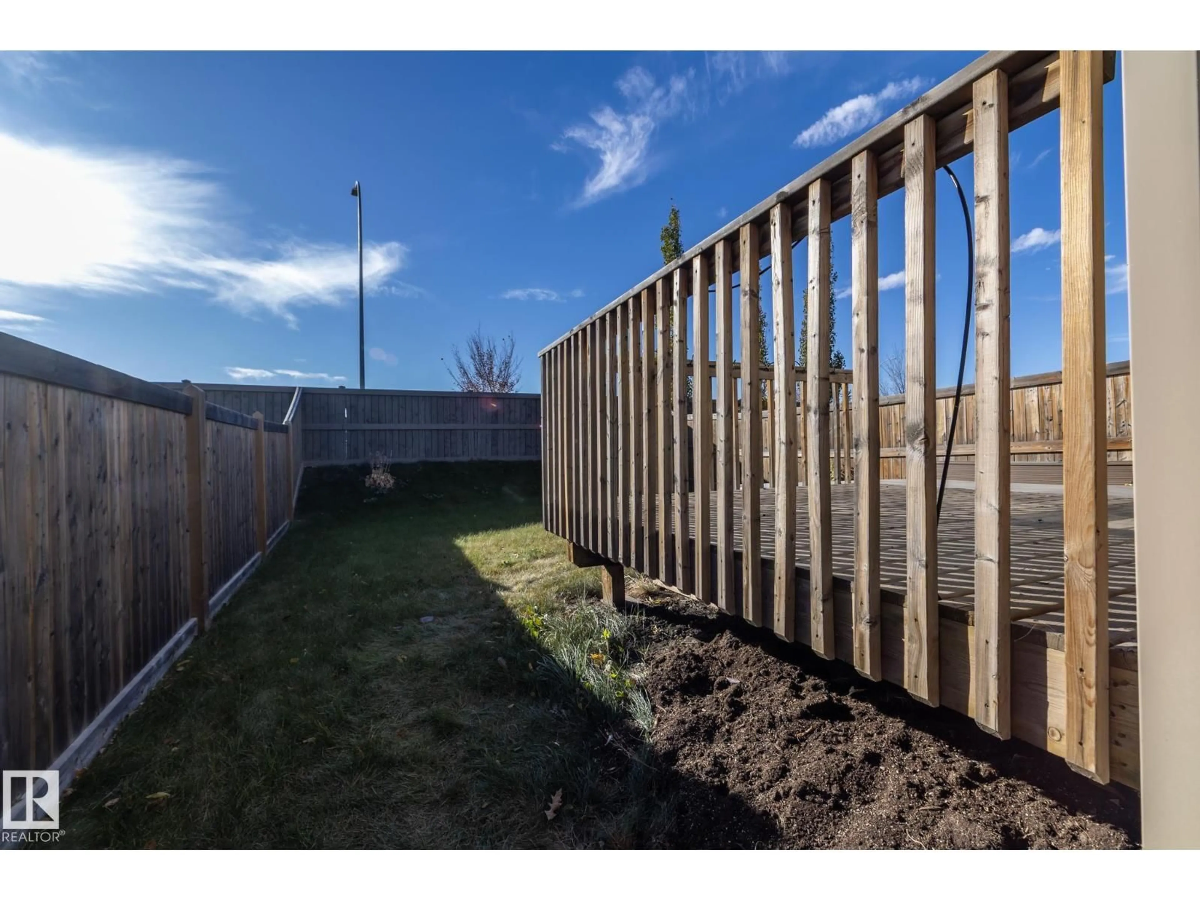 A pic from outside/outdoor area/front of a property/back of a property/a pic from drone, unknown for 7257 ARMOUR CR, Edmonton Alberta T6W2S1