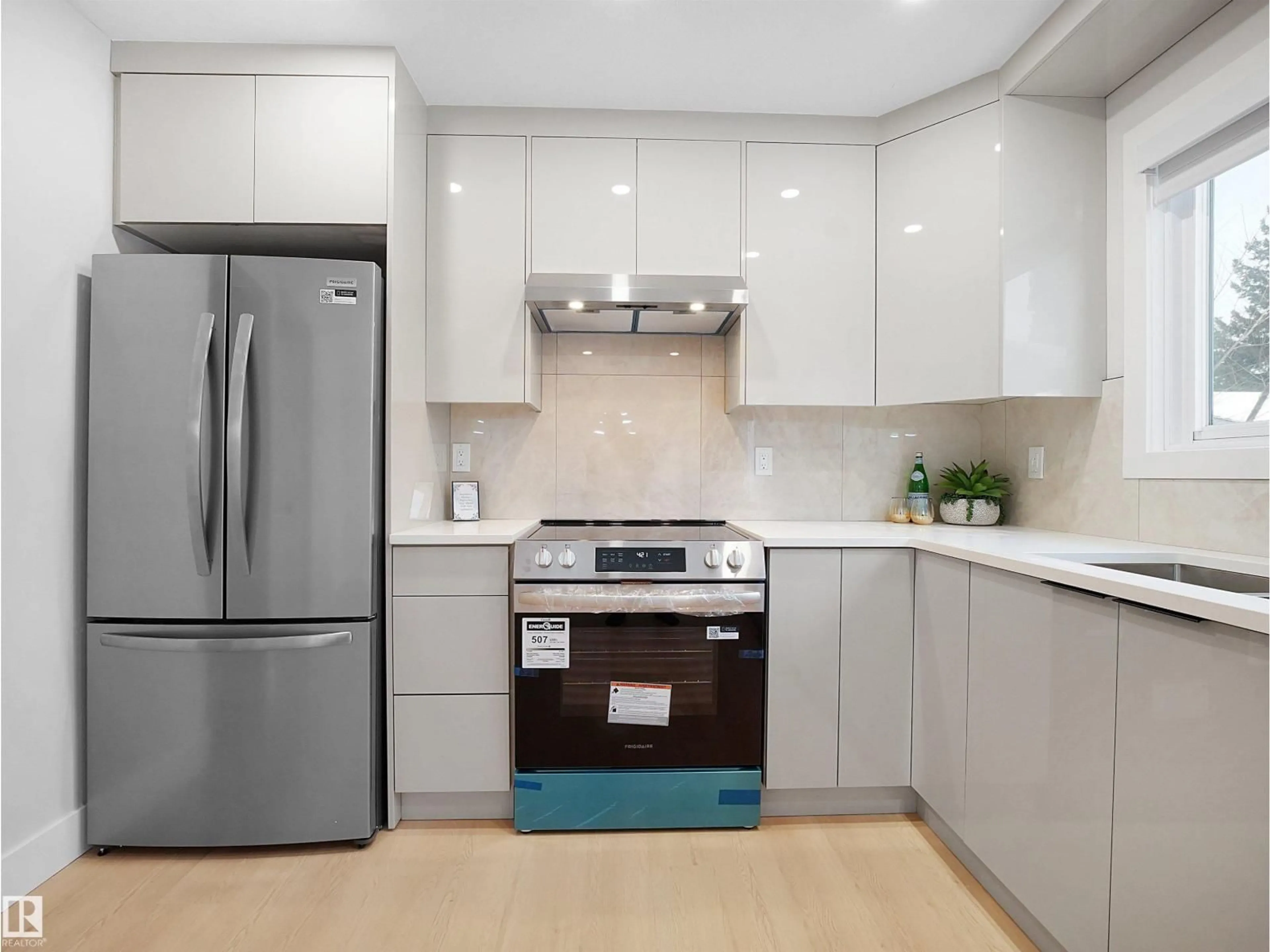 Unknown for NW - 9409 173 ST, Edmonton Alberta T5T3G4