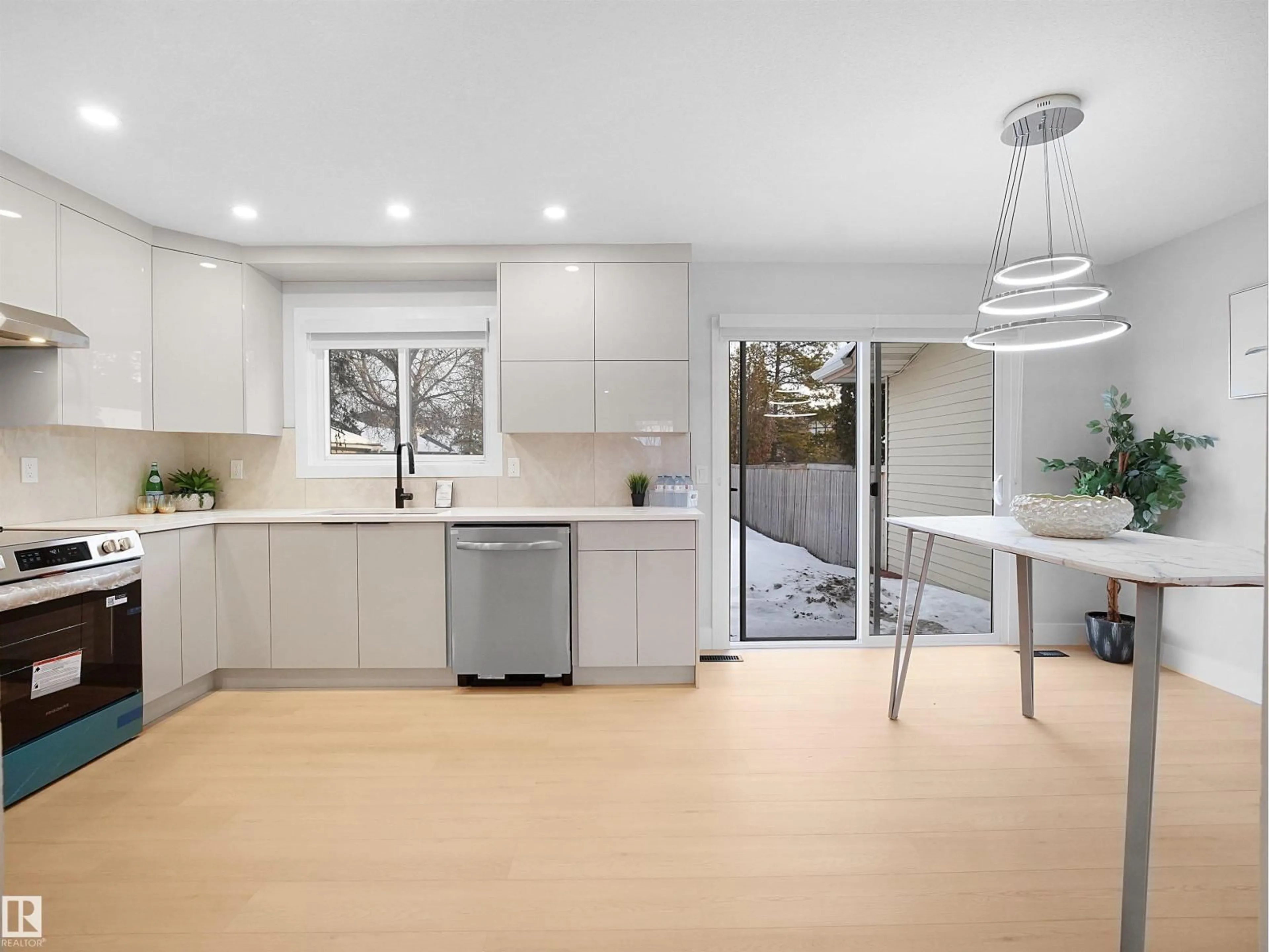 Contemporary kitchen, ceramic/tile floor for NW - 9409 173 ST, Edmonton Alberta T5T3G4