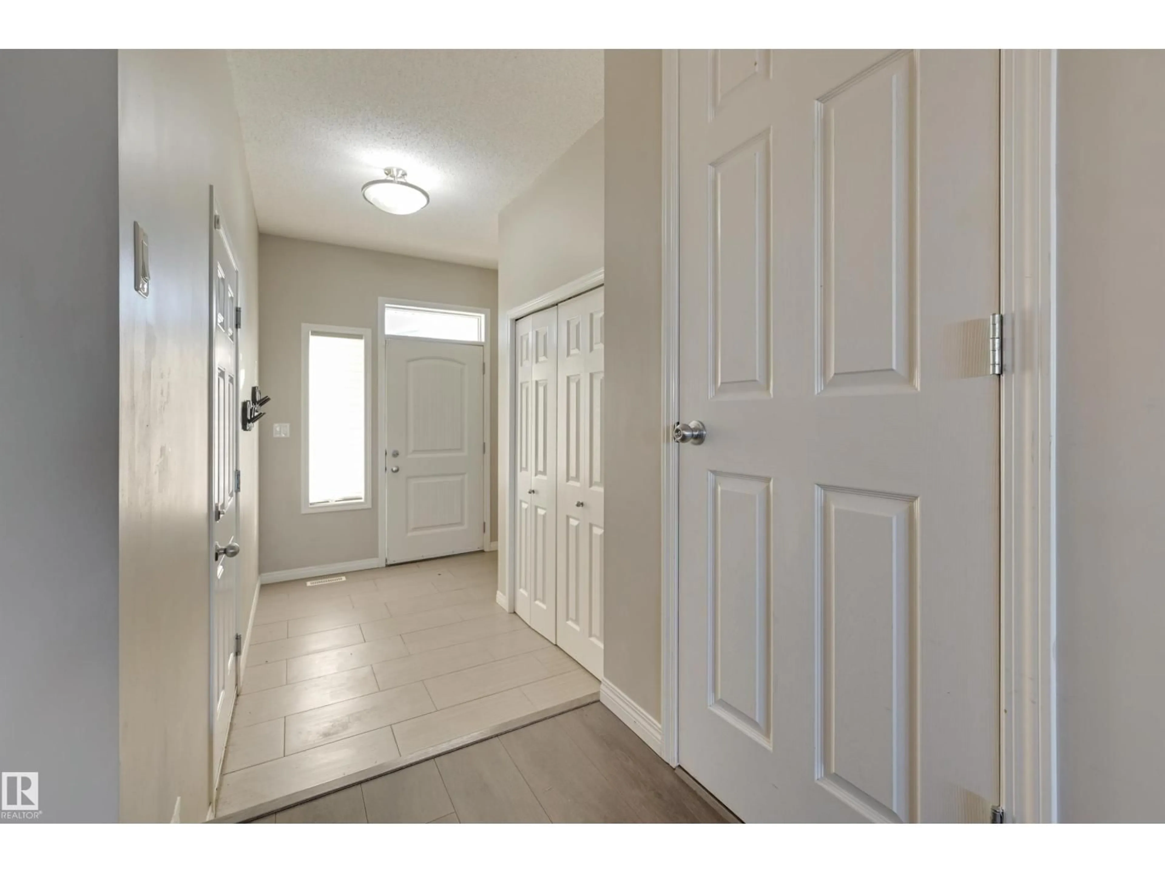 Indoor entryway for GR SW - 2720 COUGHLAN GREEN, Edmonton Alberta T6W3N8