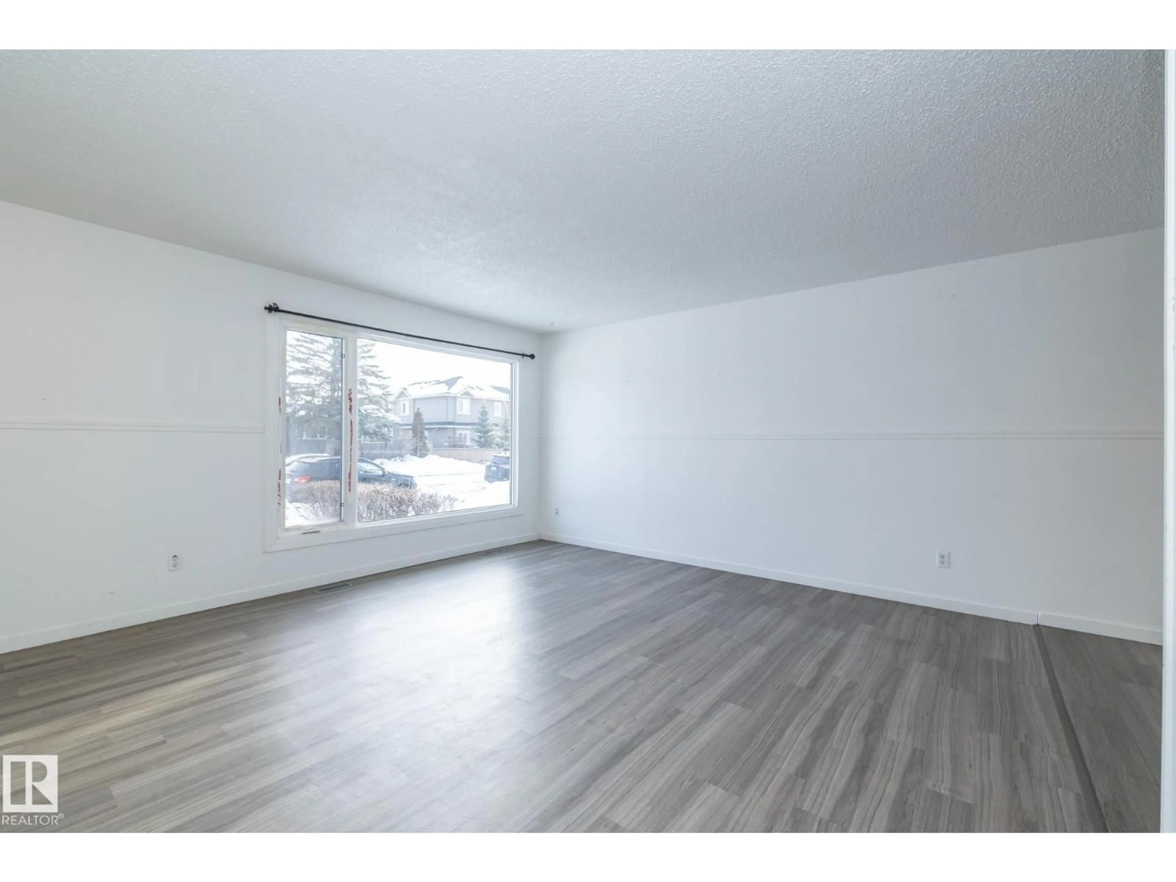 A pic of a room for 10514 153 ST, Edmonton Alberta T5P2C3