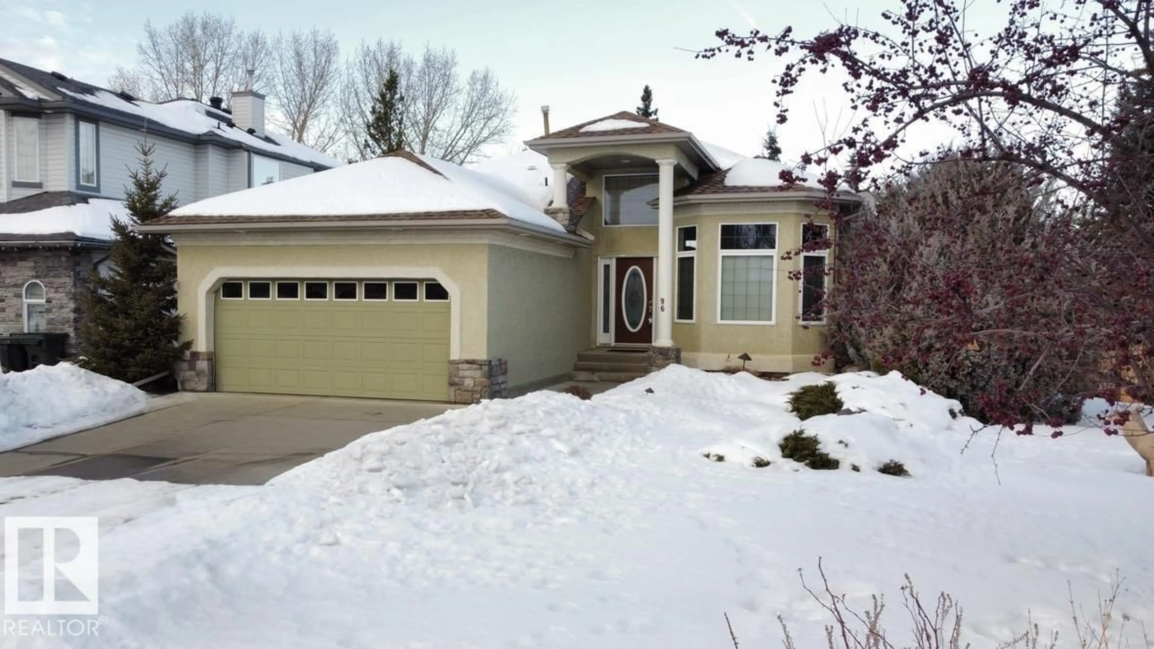 Home with vinyl exterior material, street for 96 LINKSVIEW DR, Spruce Grove Alberta T7X4L6