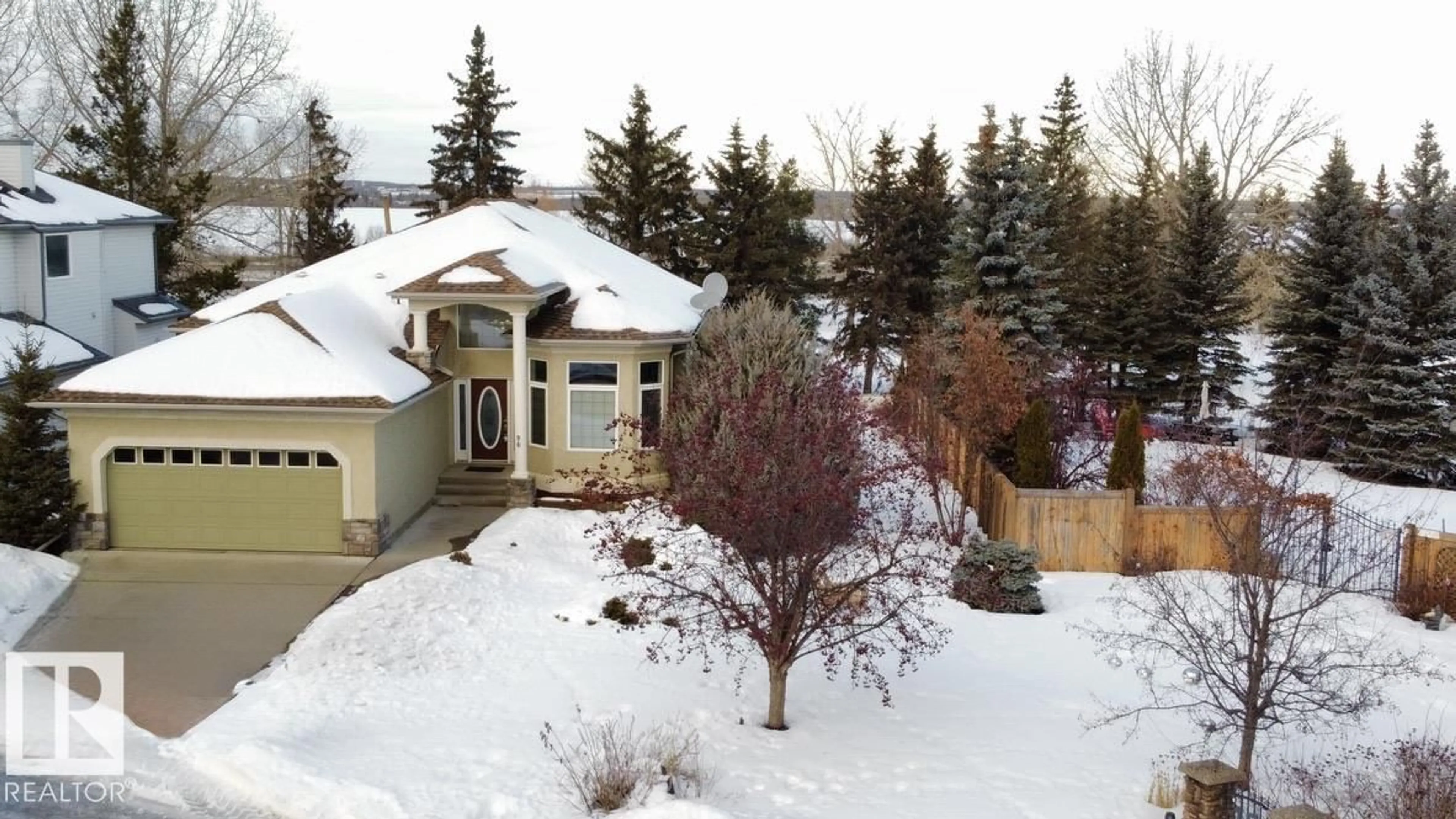 A pic from outside/outdoor area/front of a property/back of a property/a pic from drone, street for 96 LINKSVIEW DR, Spruce Grove Alberta T7X4L6