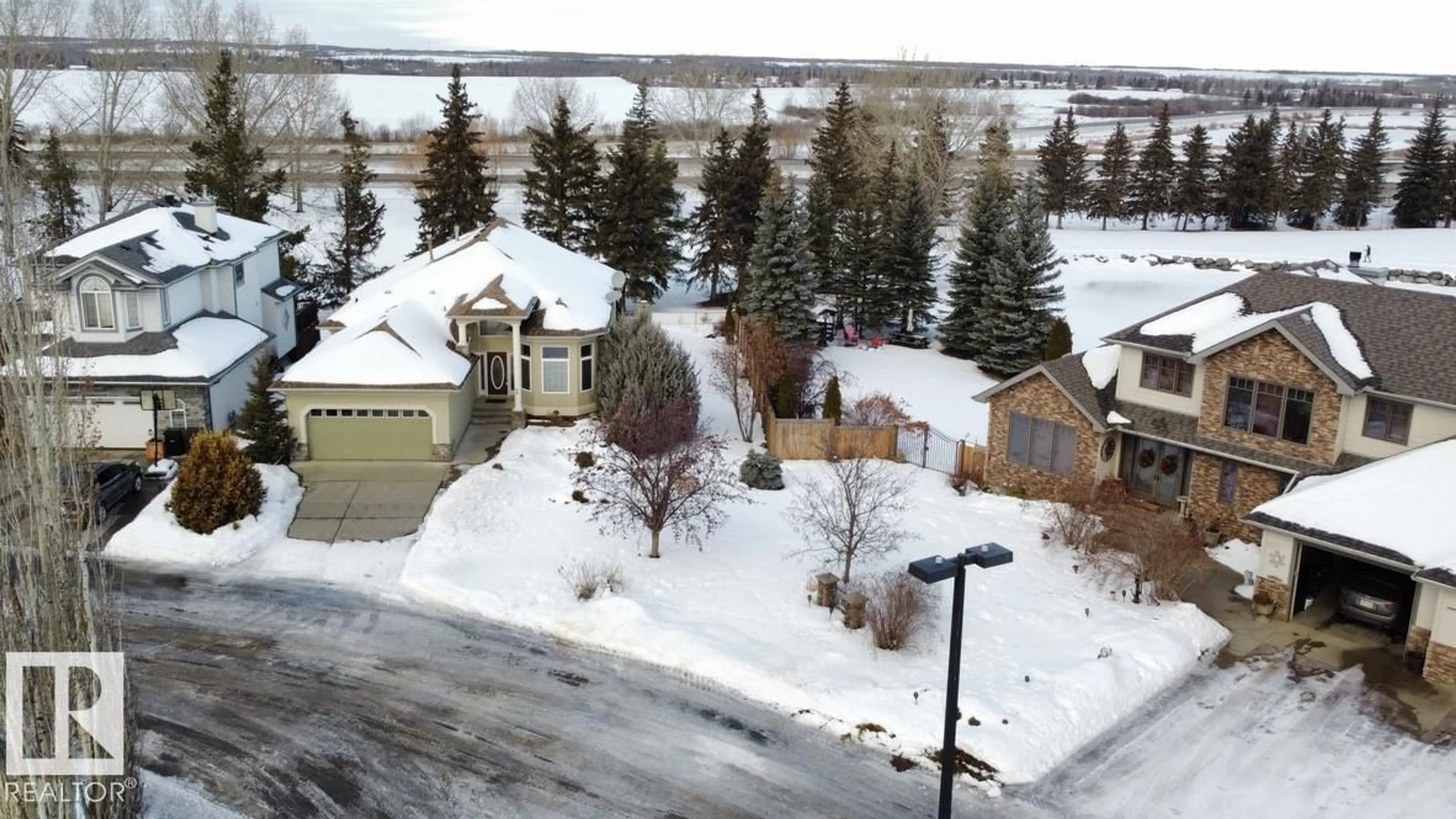 A pic from outside/outdoor area/front of a property/back of a property/a pic from drone, unknown for 96 LINKSVIEW DR, Spruce Grove Alberta T7X4L6