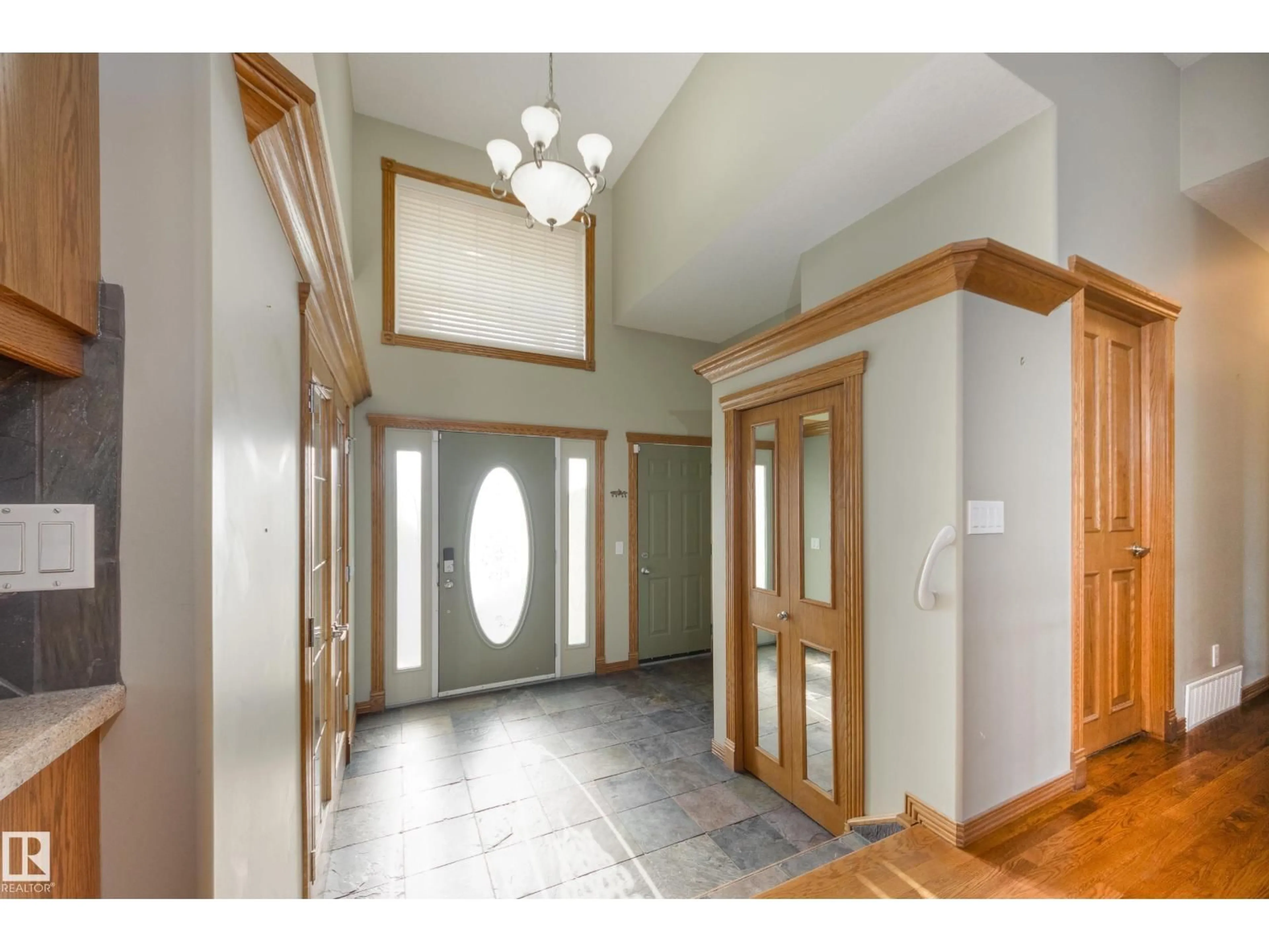 Indoor entryway for 96 LINKSVIEW DR, Spruce Grove Alberta T7X4L6