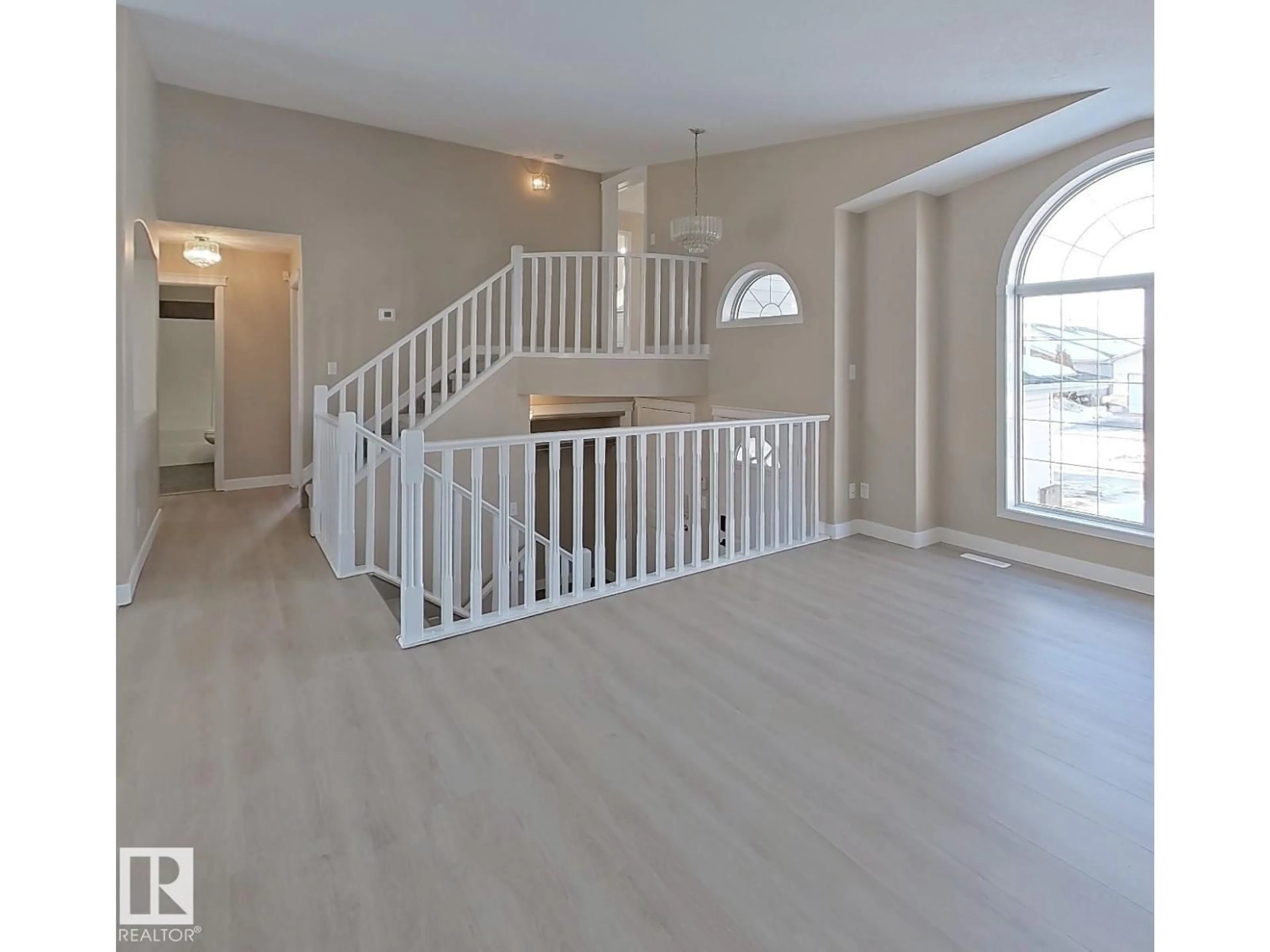 Indoor foyer for NW - 16407 81 ST, Edmonton Alberta T5Z3J3