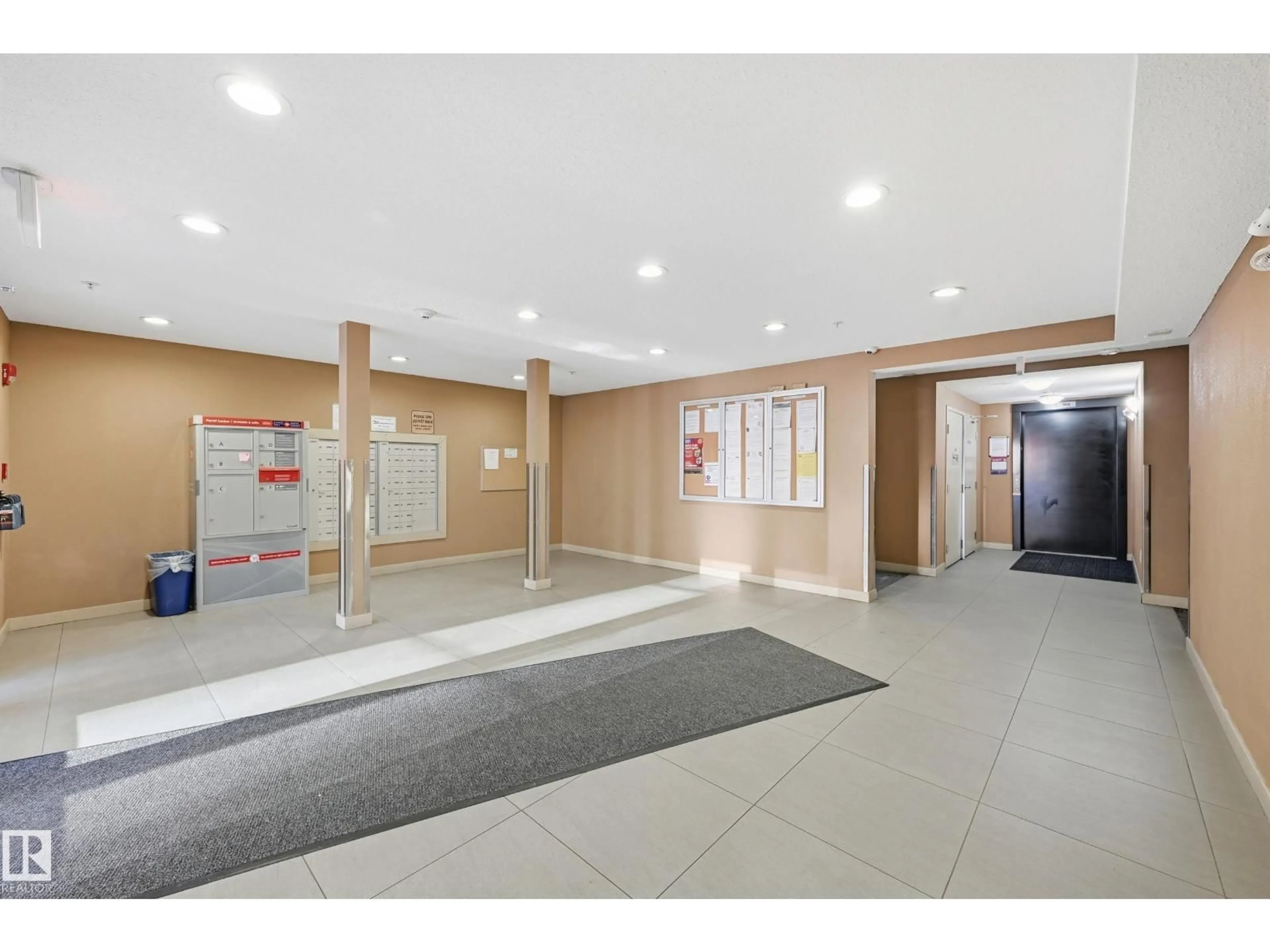 Indoor foyer for 1080 - 207 MCCONACHIE BV, Edmonton Alberta T5Y0X2