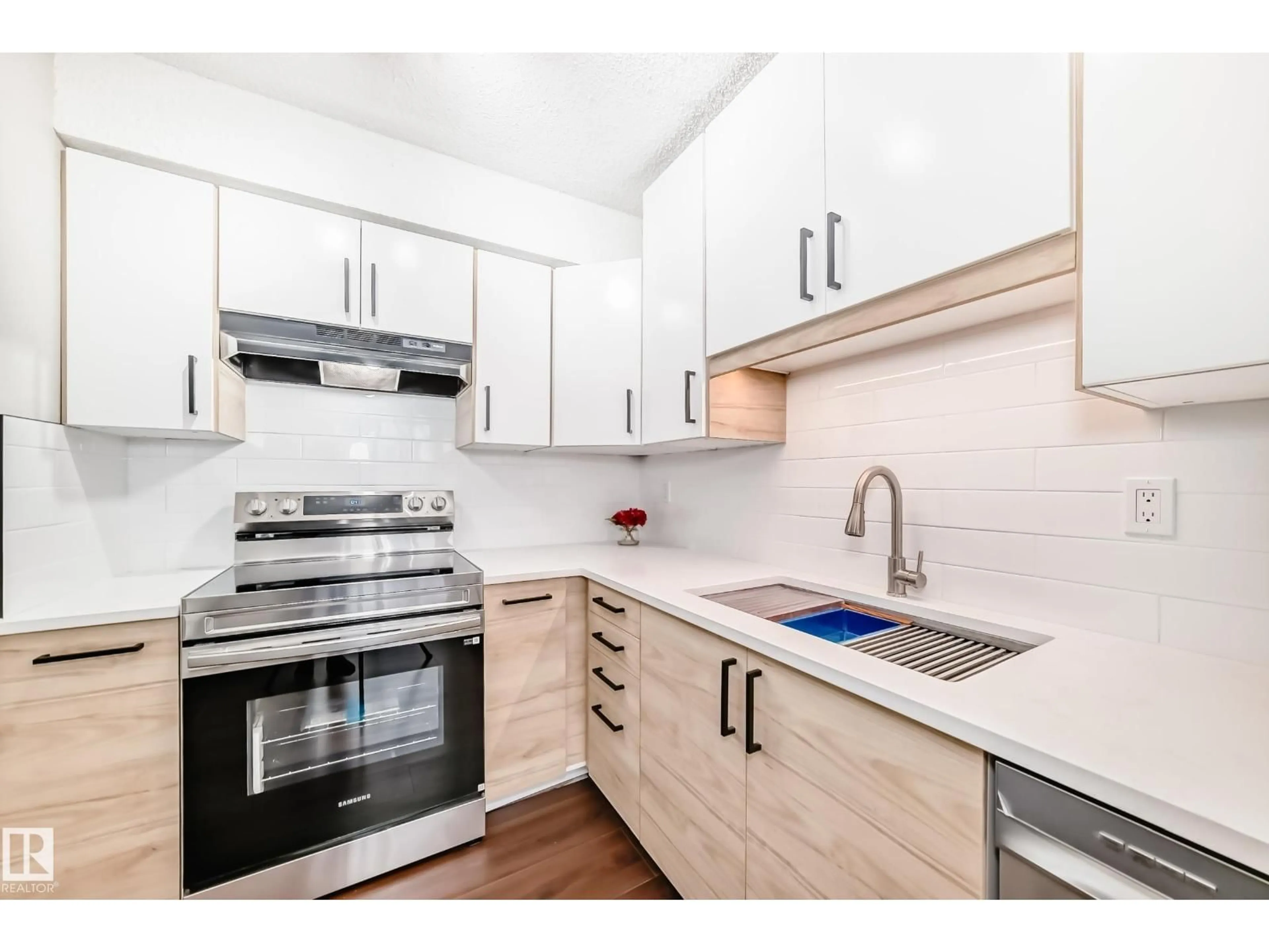 Standard kitchen, unknown for 1189 HOOKE RD, Edmonton Alberta T5A4A5