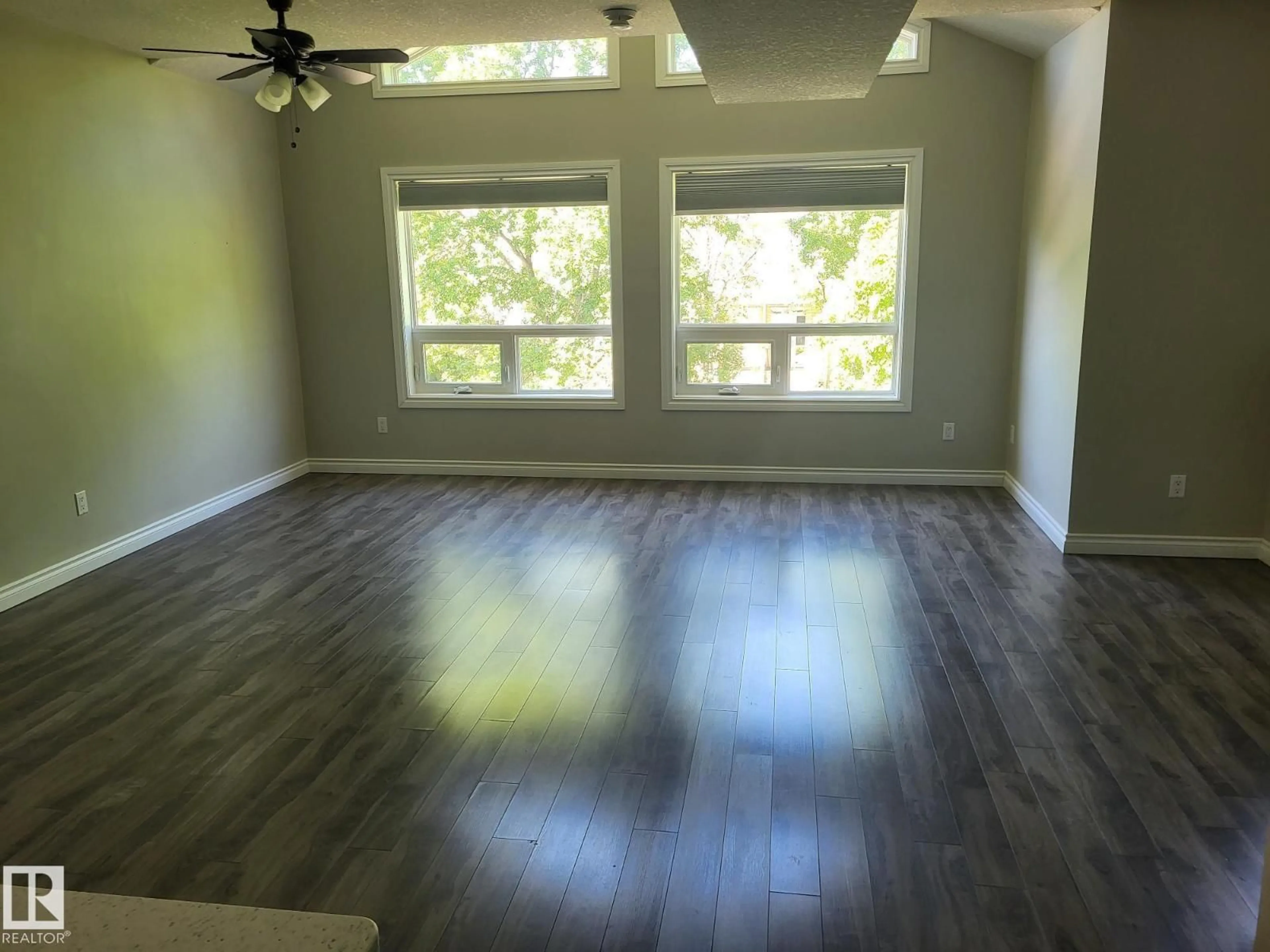 A pic of a room for 8607 108A ST NW, Edmonton Alberta T6E4M9