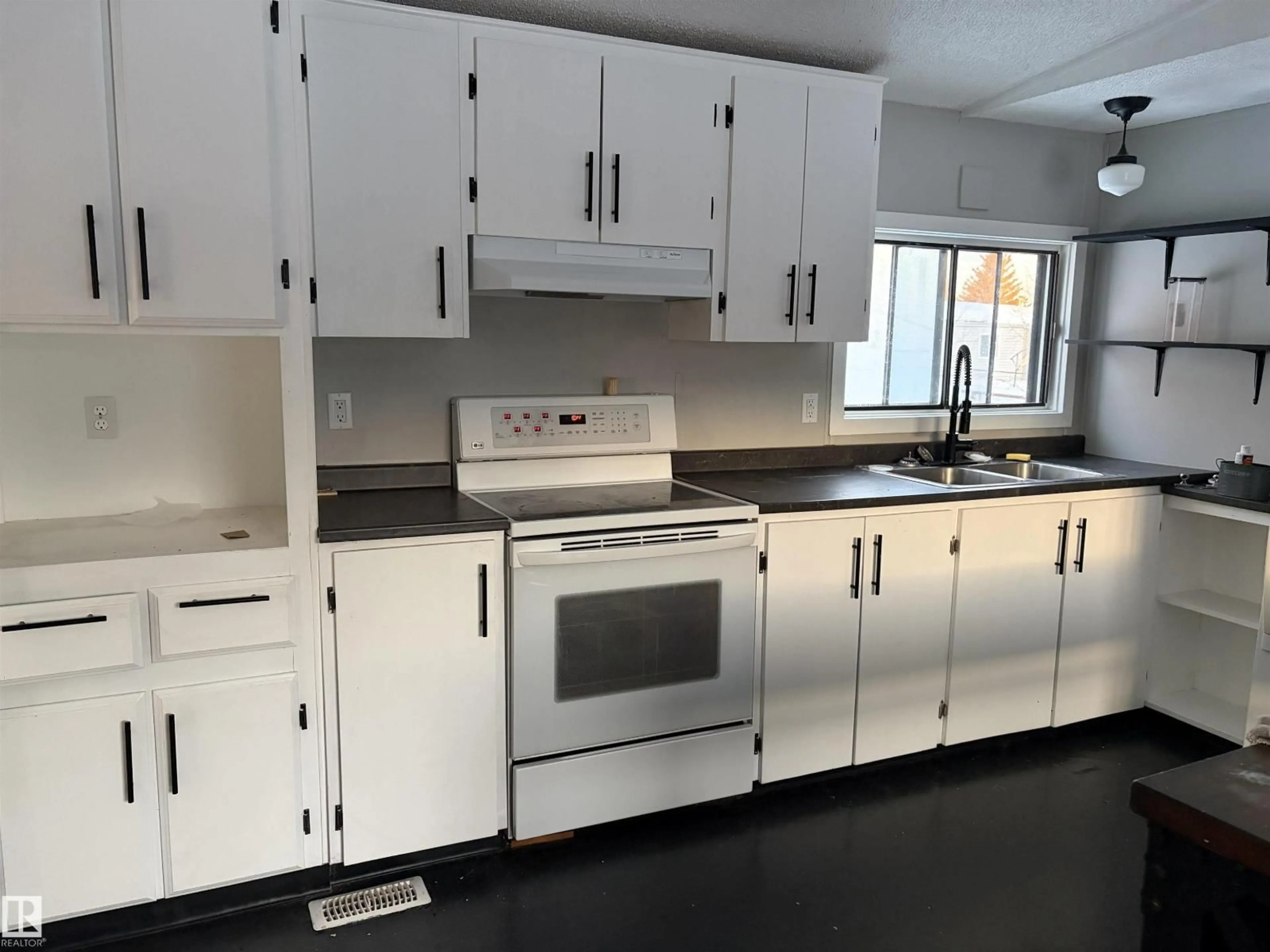 Standard kitchen, unknown for 4530 MARIA CLOSE, Smoky Lake Town Alberta T0A3C0