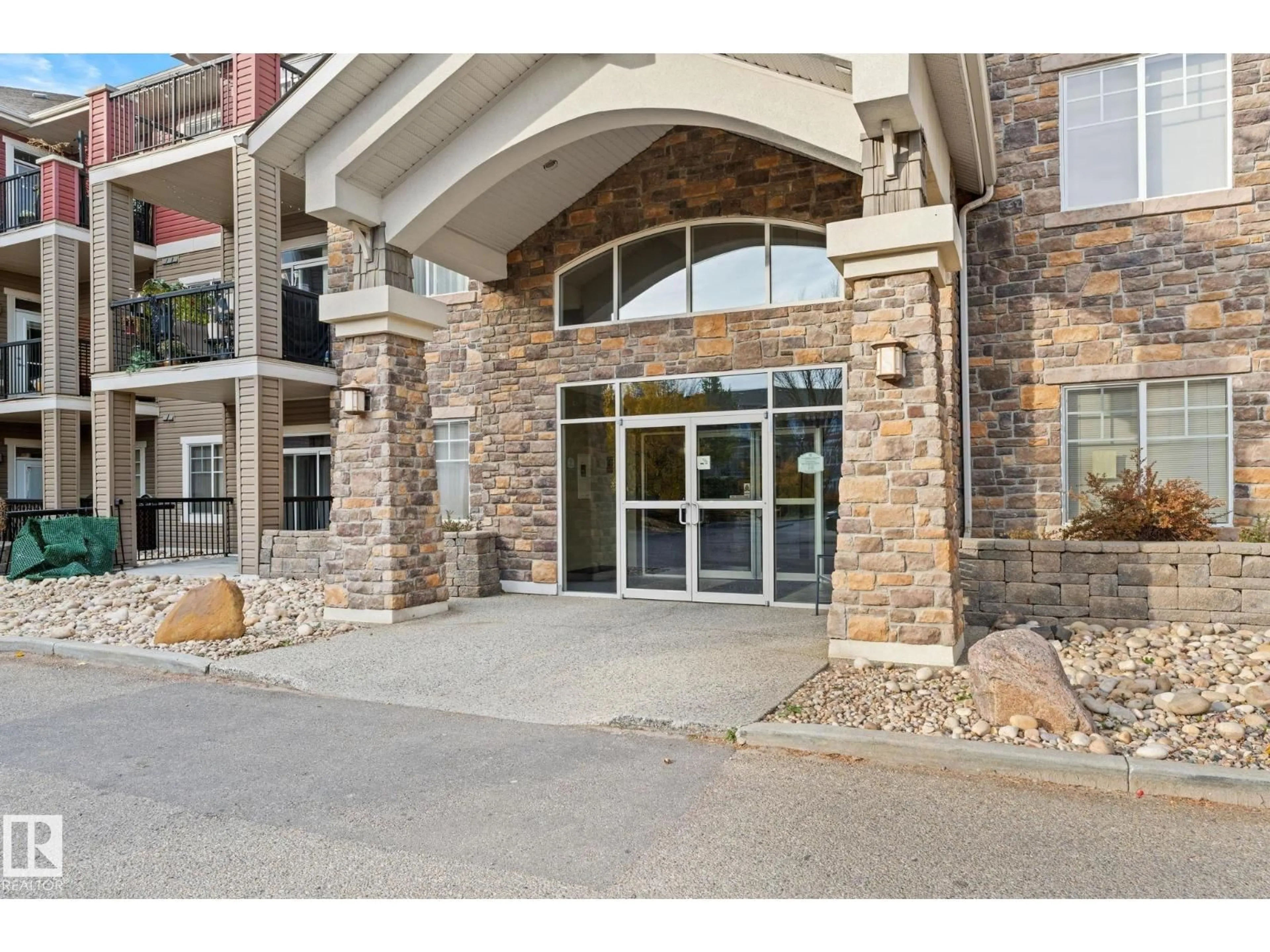 Indoor foyer for #302 - 2503 HANNA CR, Edmonton Alberta T6R0H1