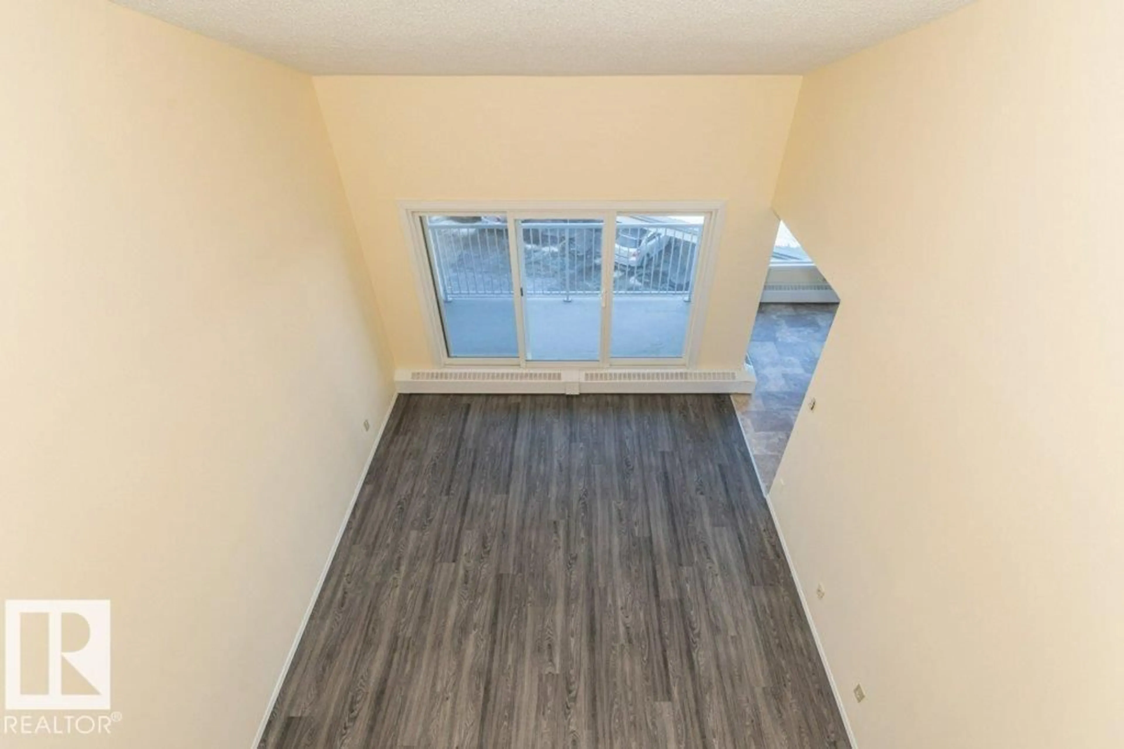 A pic of a room for 433 - 4404 122 ST, Edmonton Alberta T6J4A9