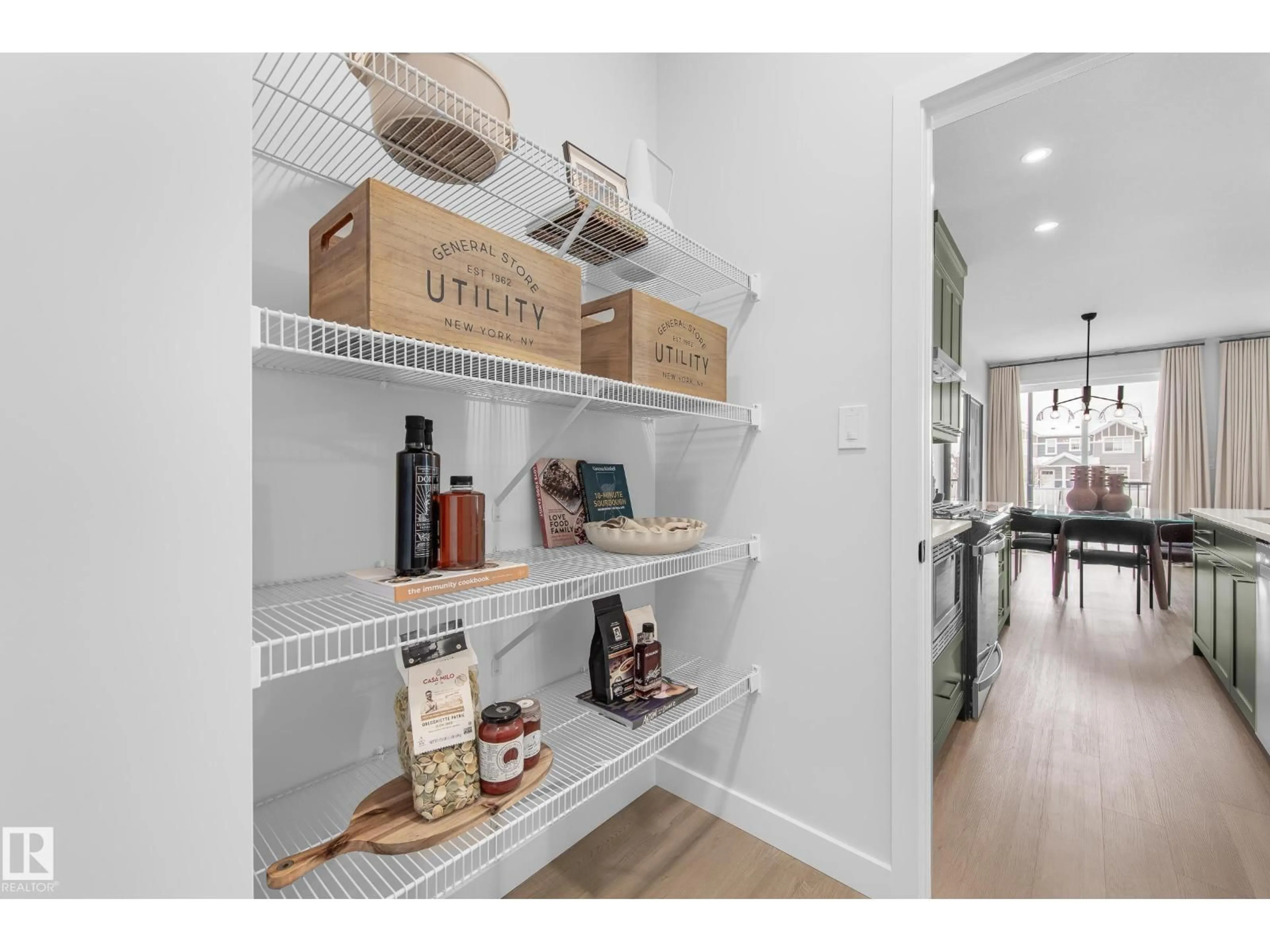 Unknown for SW - 5512 HAWTHORN PS, Edmonton Alberta T6X3K6