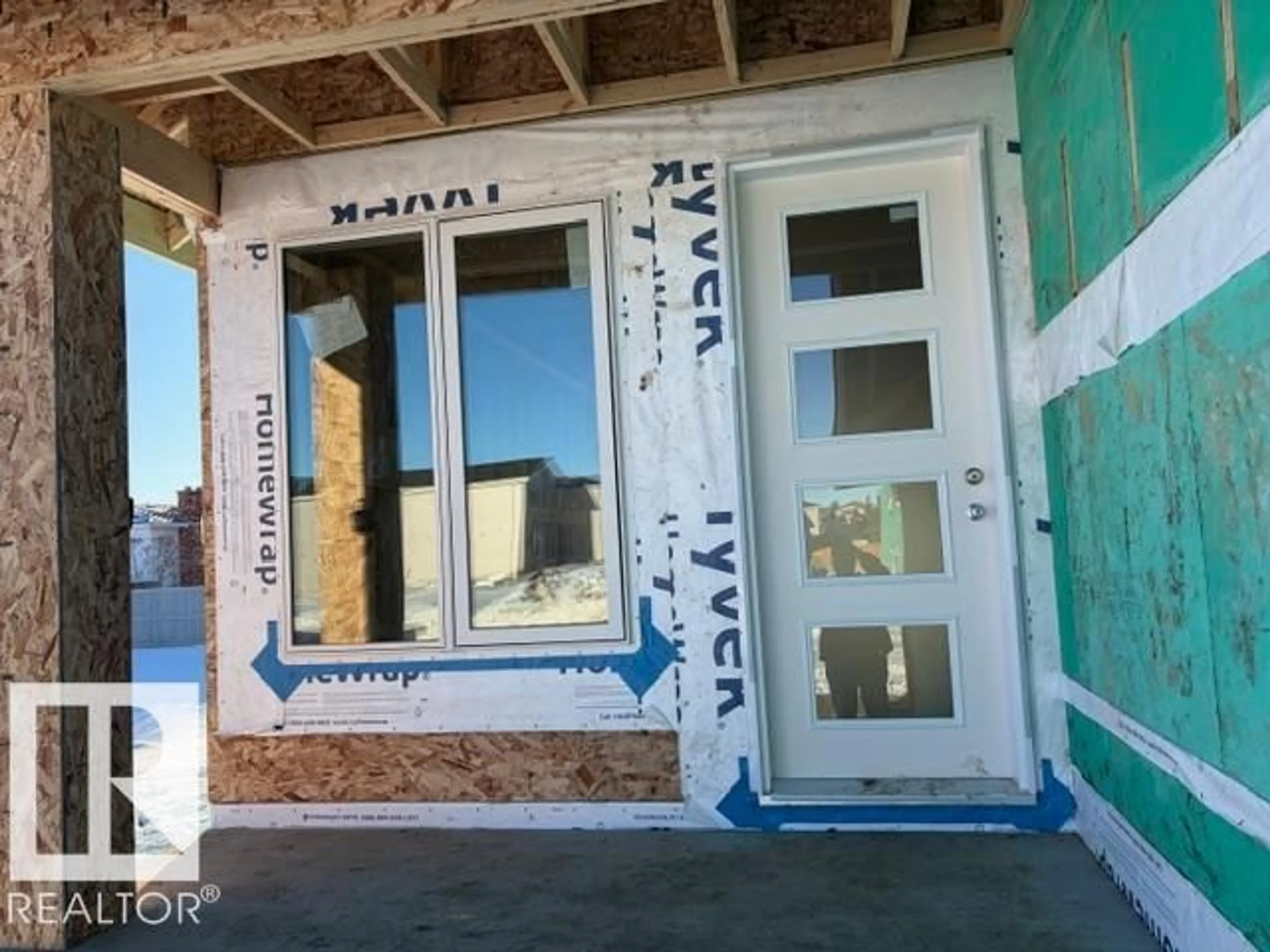 Indoor entryway for 39 ELSINORE PL, Edmonton Alberta T5X0M6