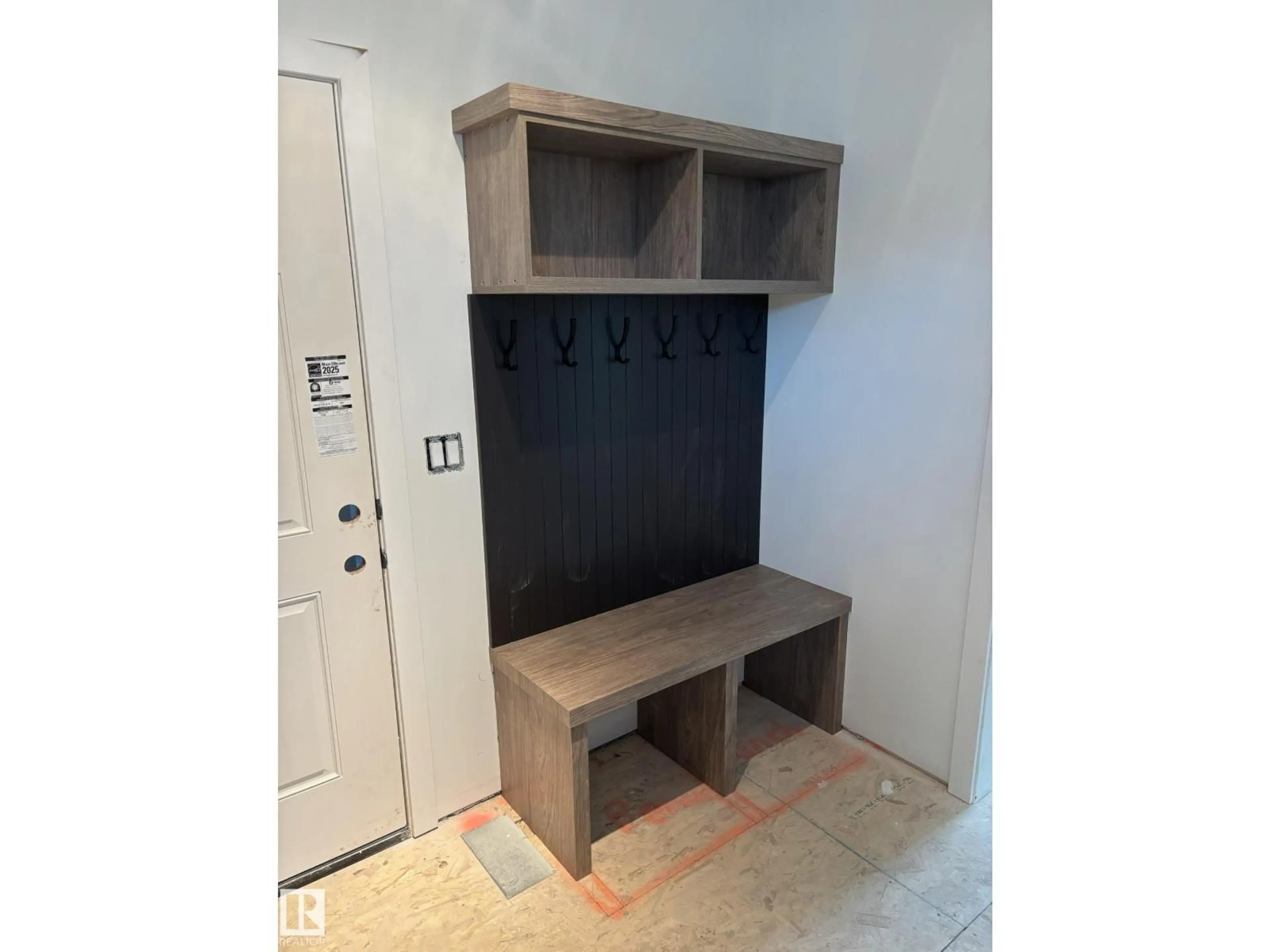 Indoor entryway for 30 ELSINORE PL, Edmonton Alberta T5X0M6