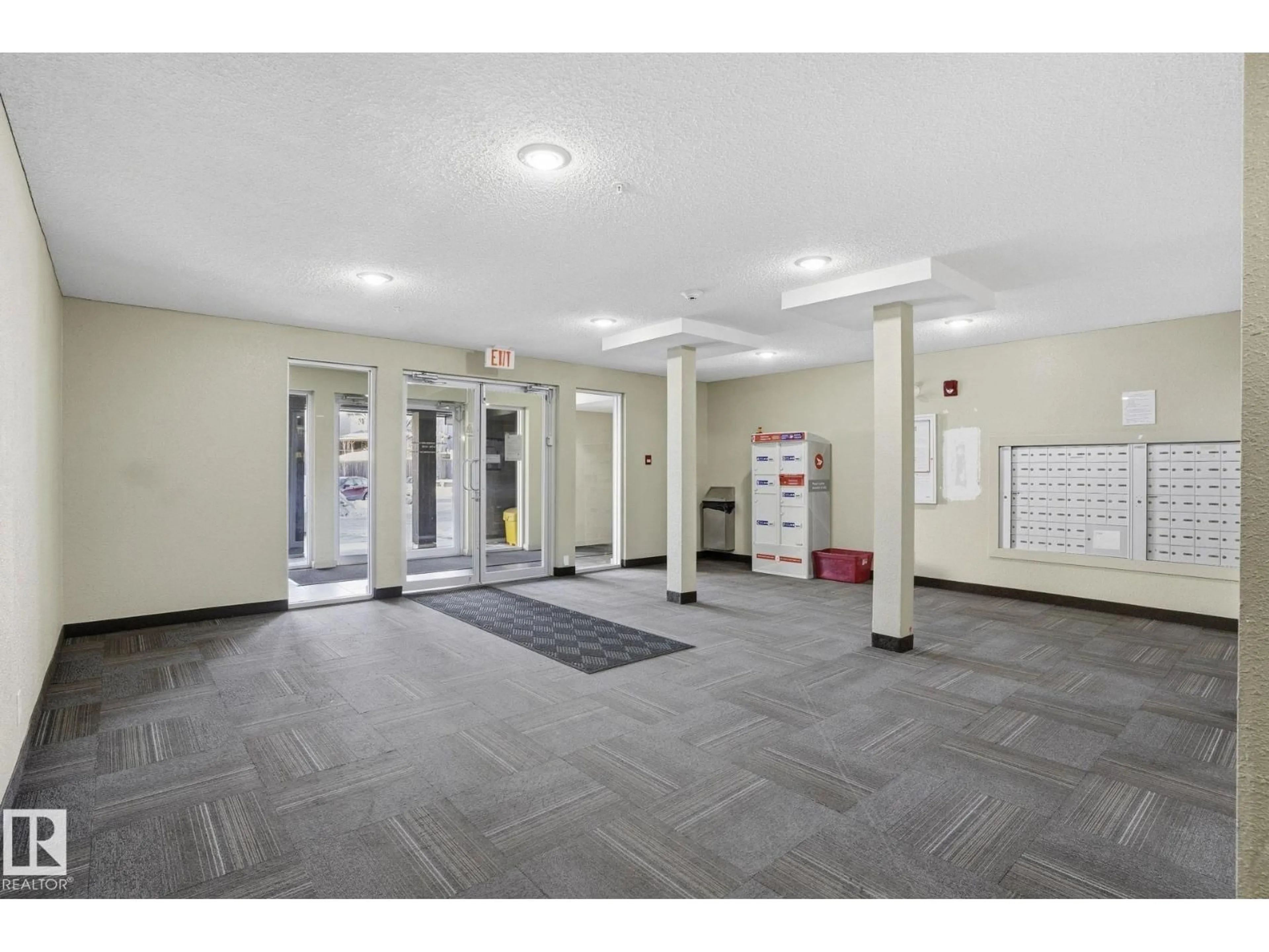 Indoor foyer for 318 - 530 WATT BV, Edmonton Alberta T6X1P7