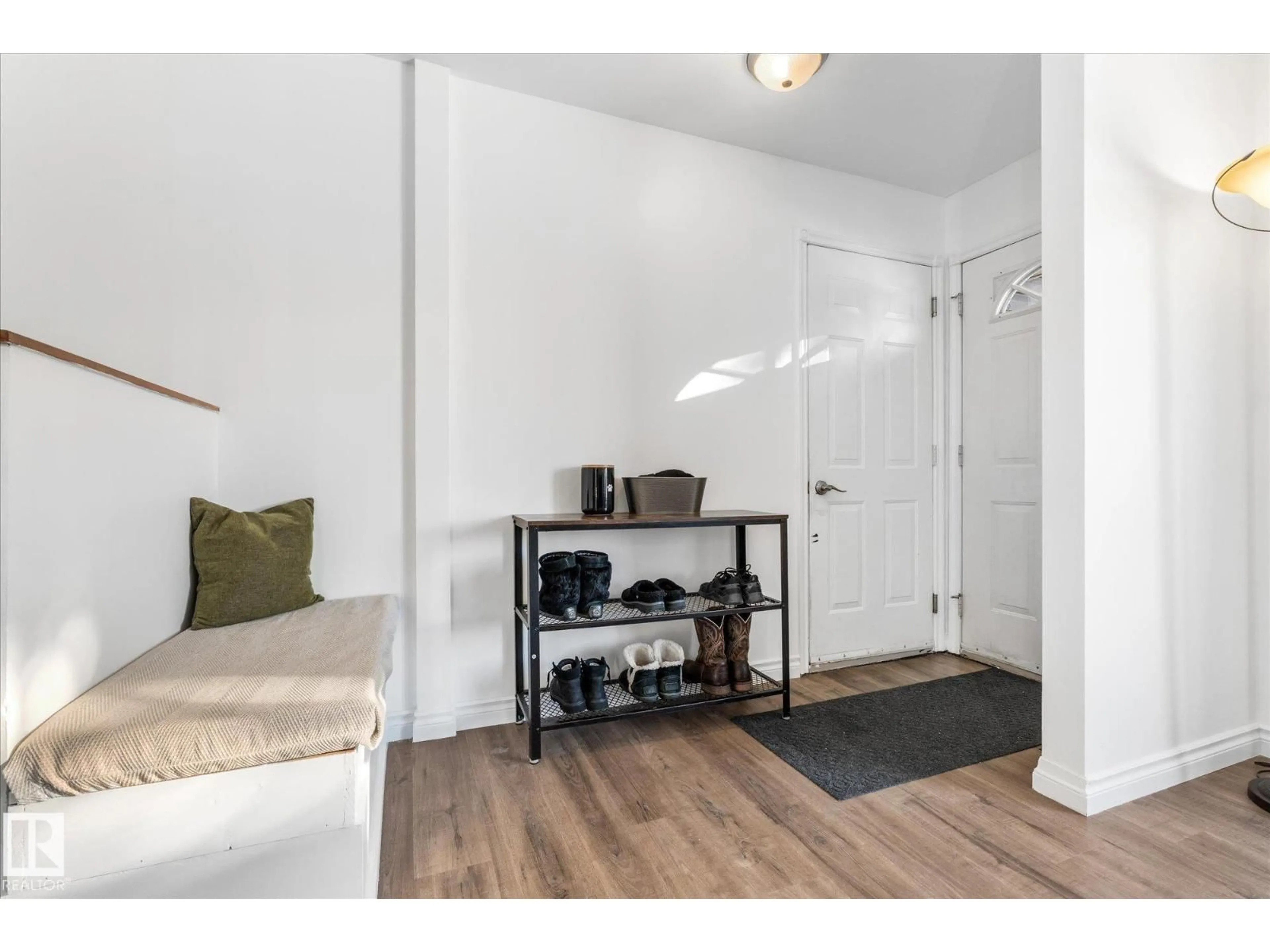 Indoor entryway for 135 ST. ANDREWS DR, Stony Plain Alberta T7Z1K7