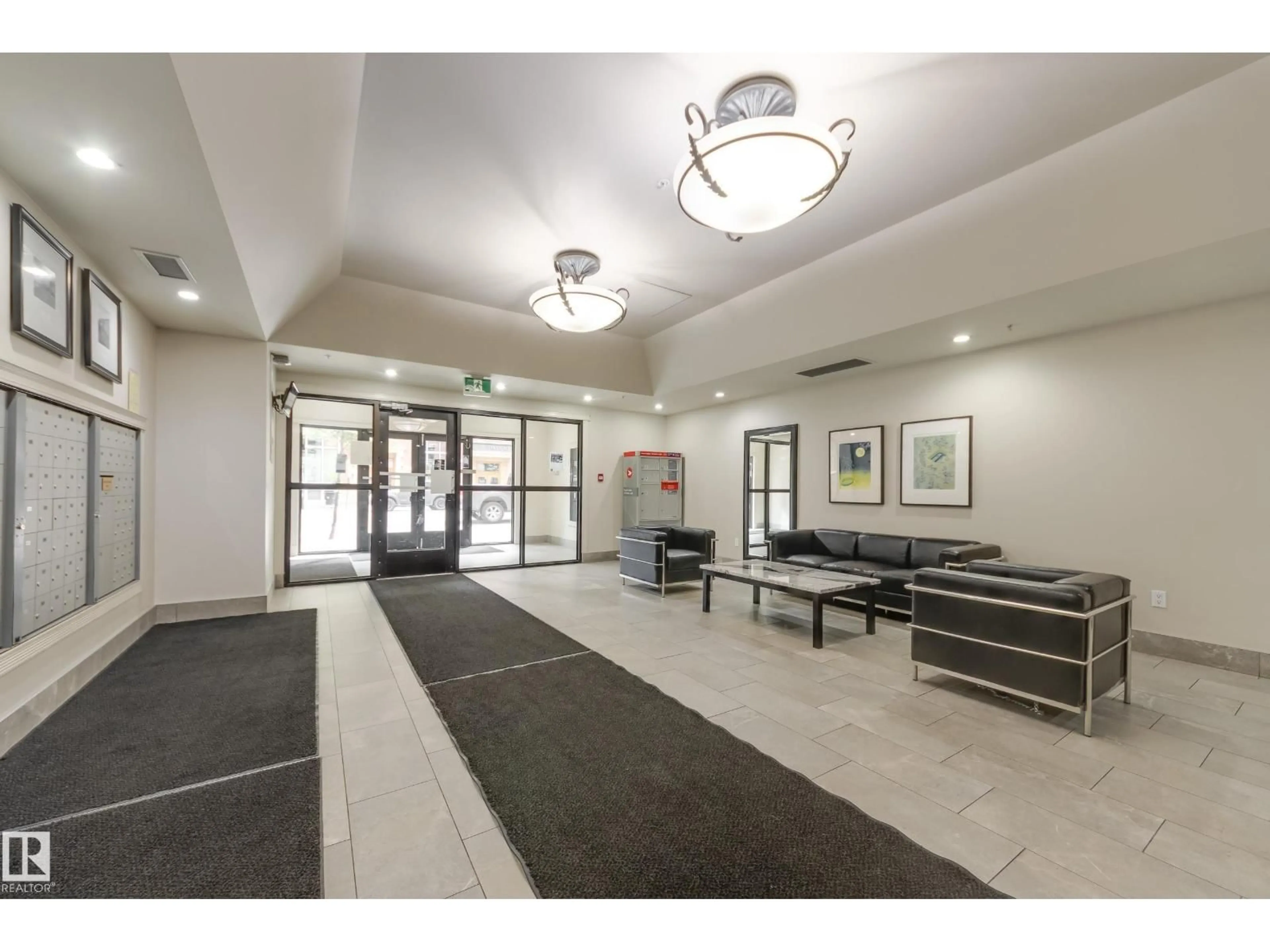 Indoor foyer for 10180 - 2506 104 ST NW, Edmonton Alberta T5J1A7