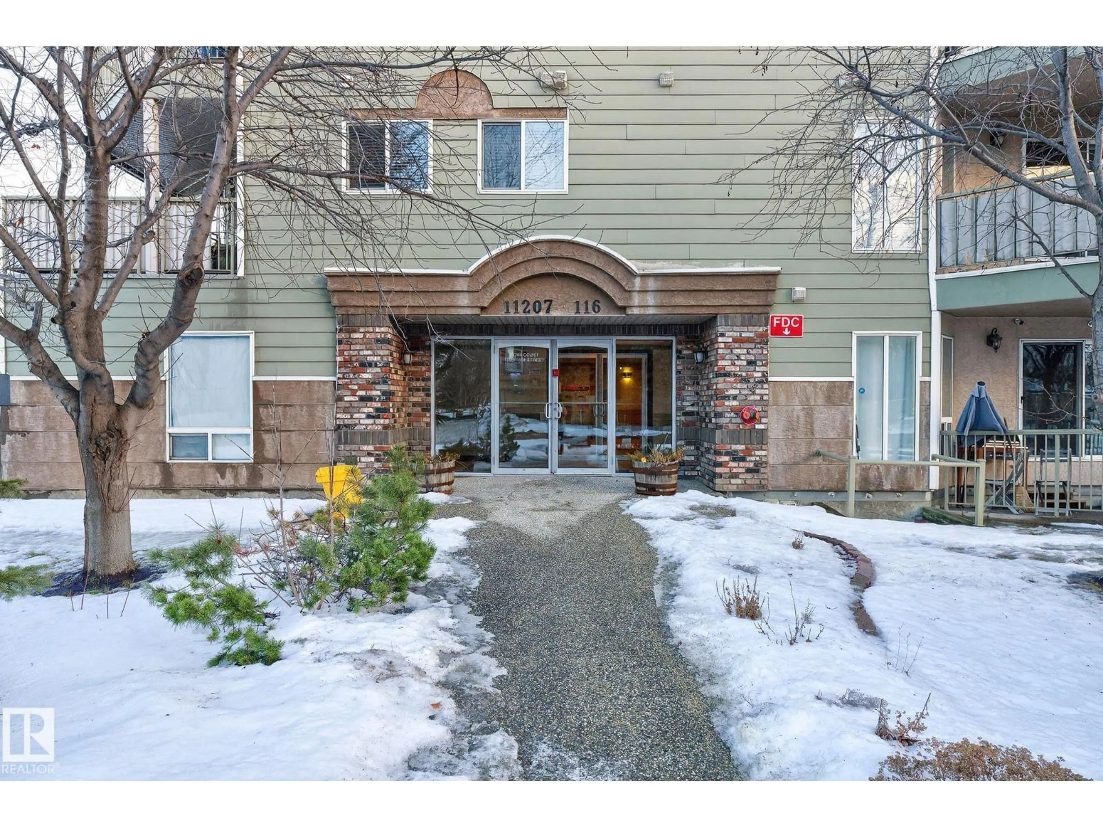 Indoor foyer for #404 - 11207 116 ST, Edmonton Alberta T5G3K5