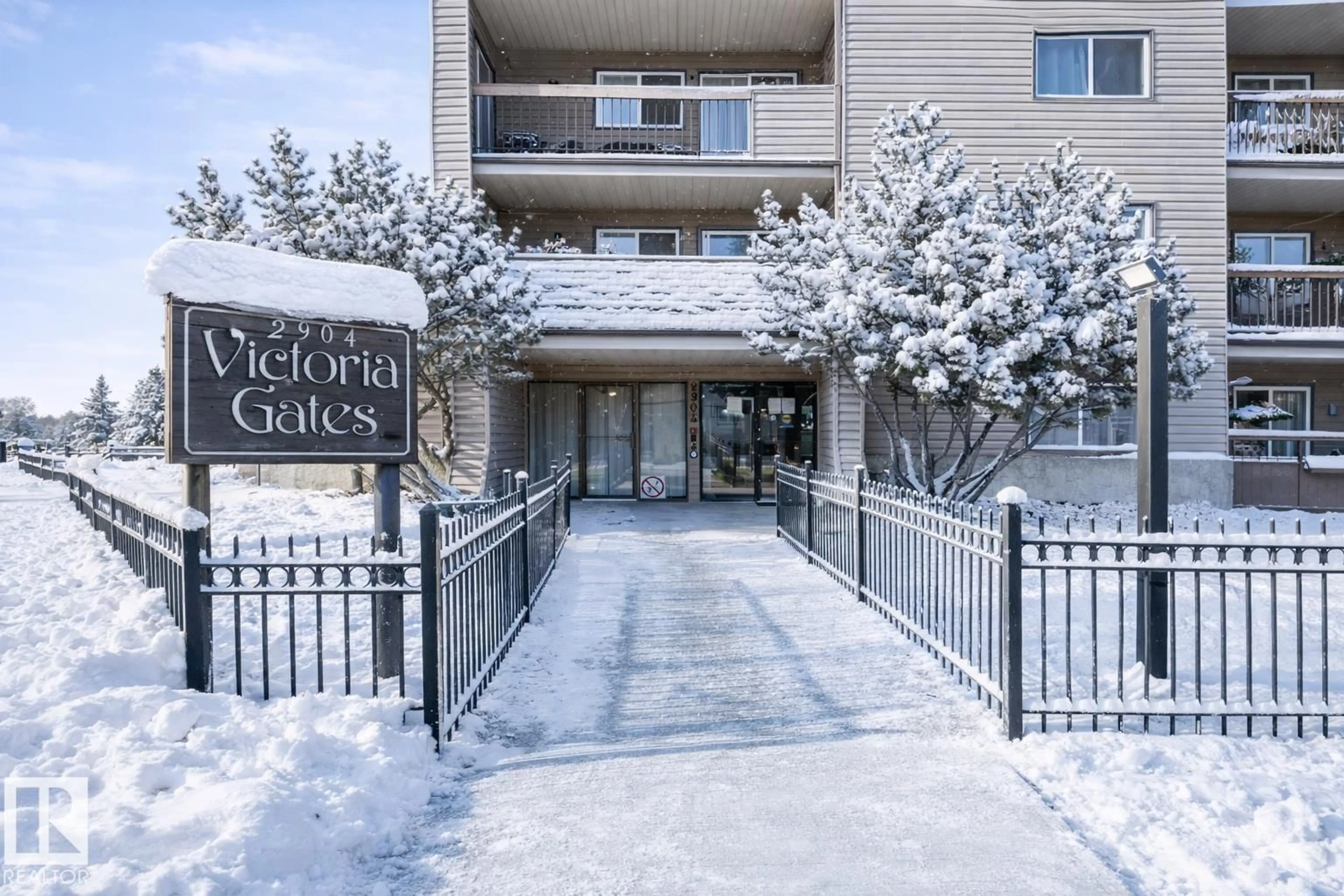 Indoor foyer for 202 - 2904 139 AV, Edmonton Alberta T5Y1P7