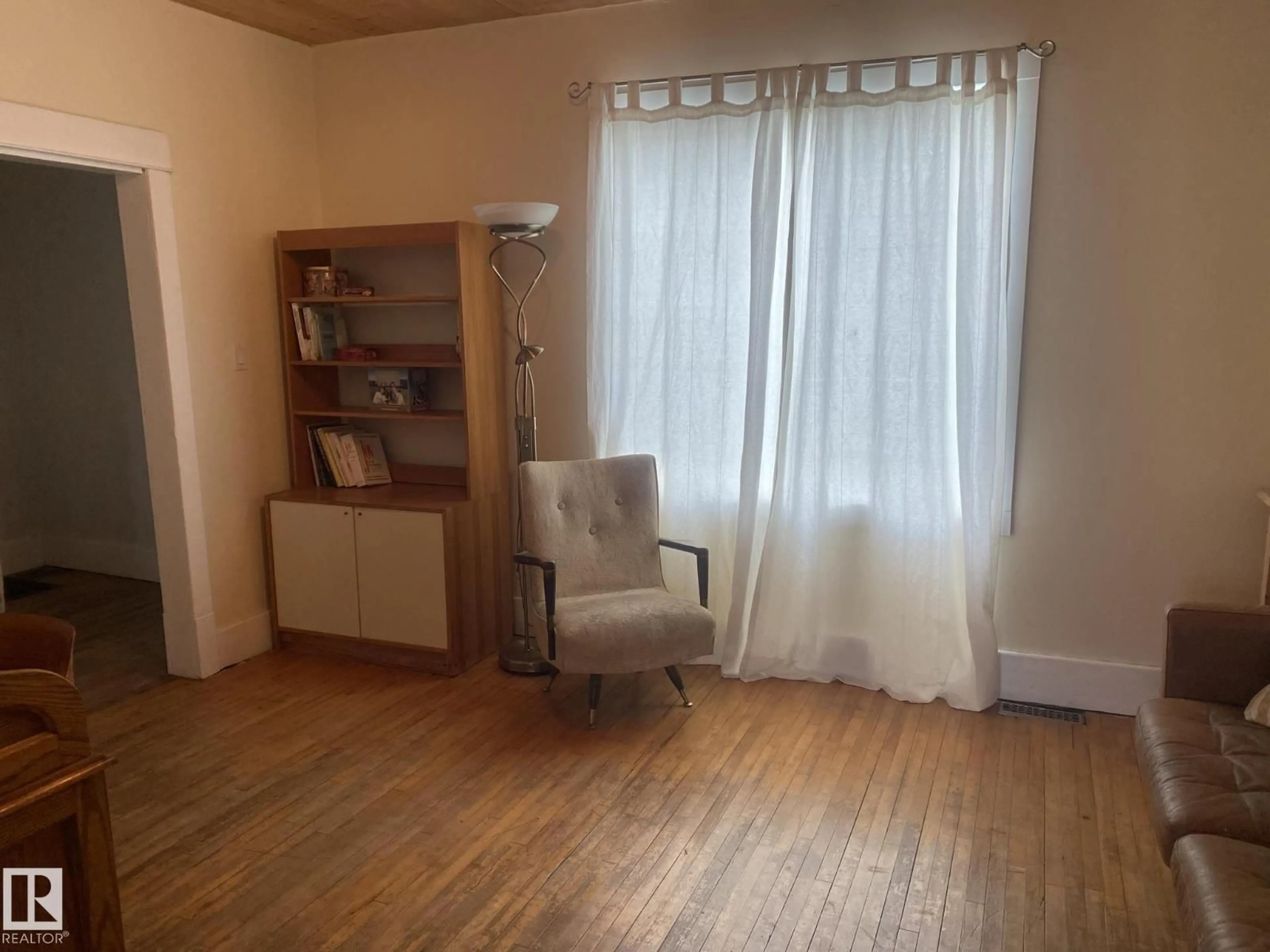 A pic of a room for NW - 12811 121 ST, Edmonton Alberta T5L0B1