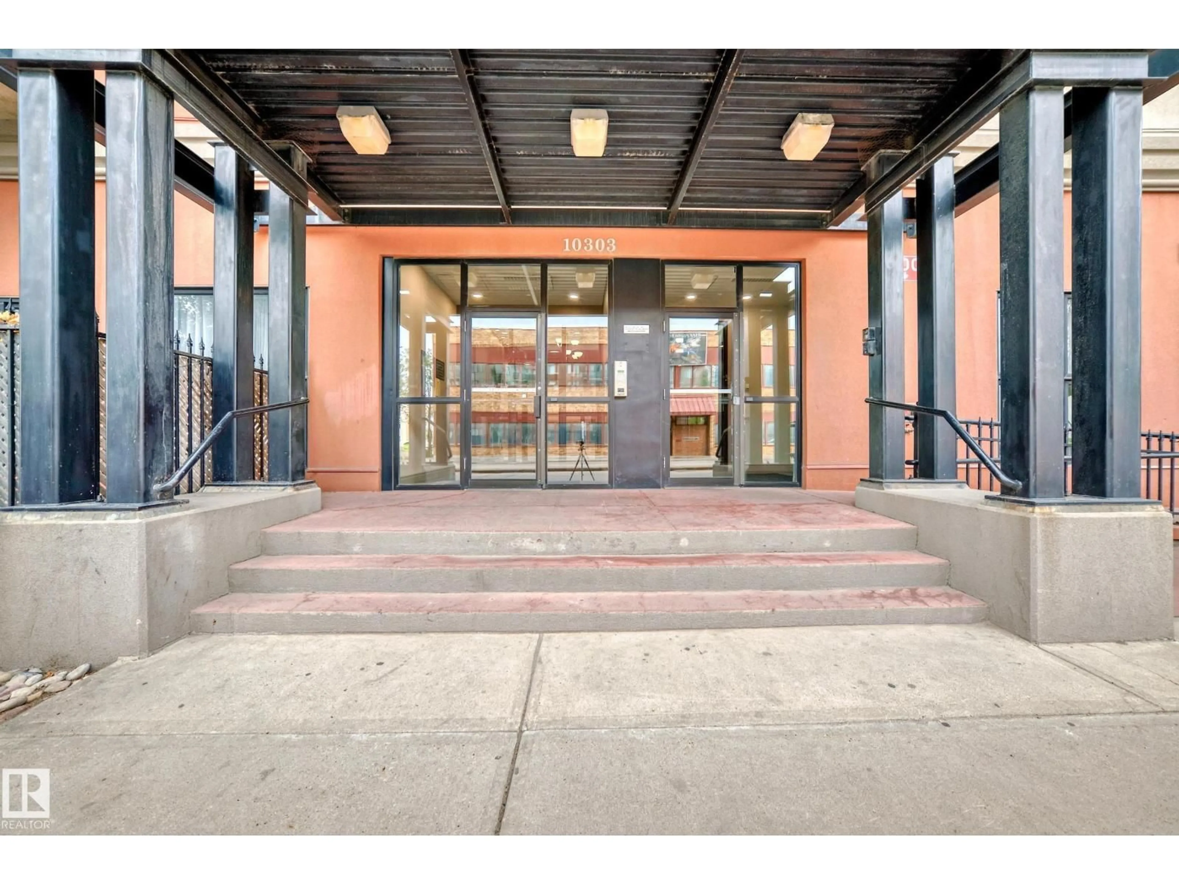 Indoor foyer for #304 - 10303 105 ST, Edmonton Alberta T5J5G3