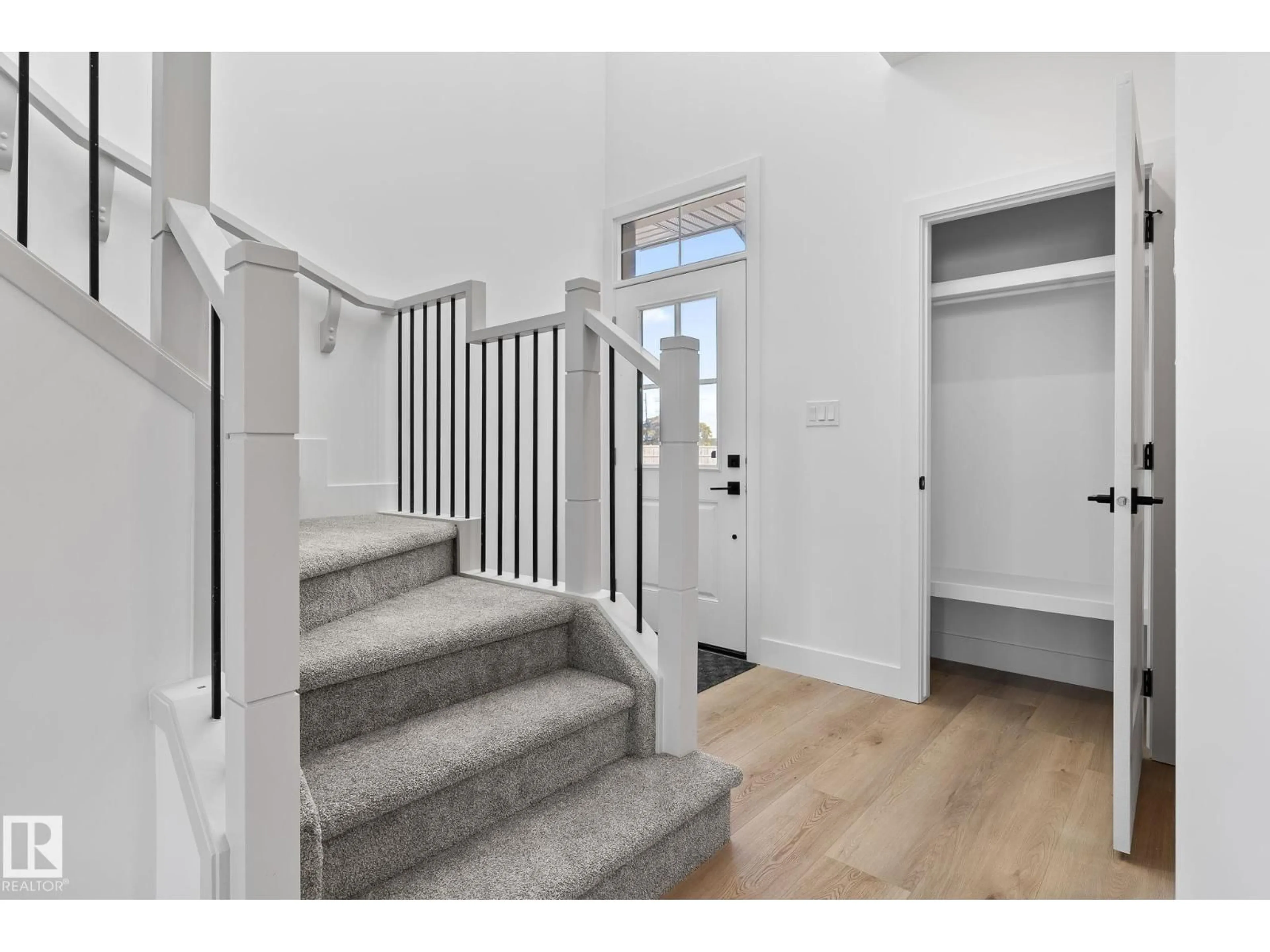 Indoor entryway for 326 32 AV, Edmonton Alberta T6T2K2