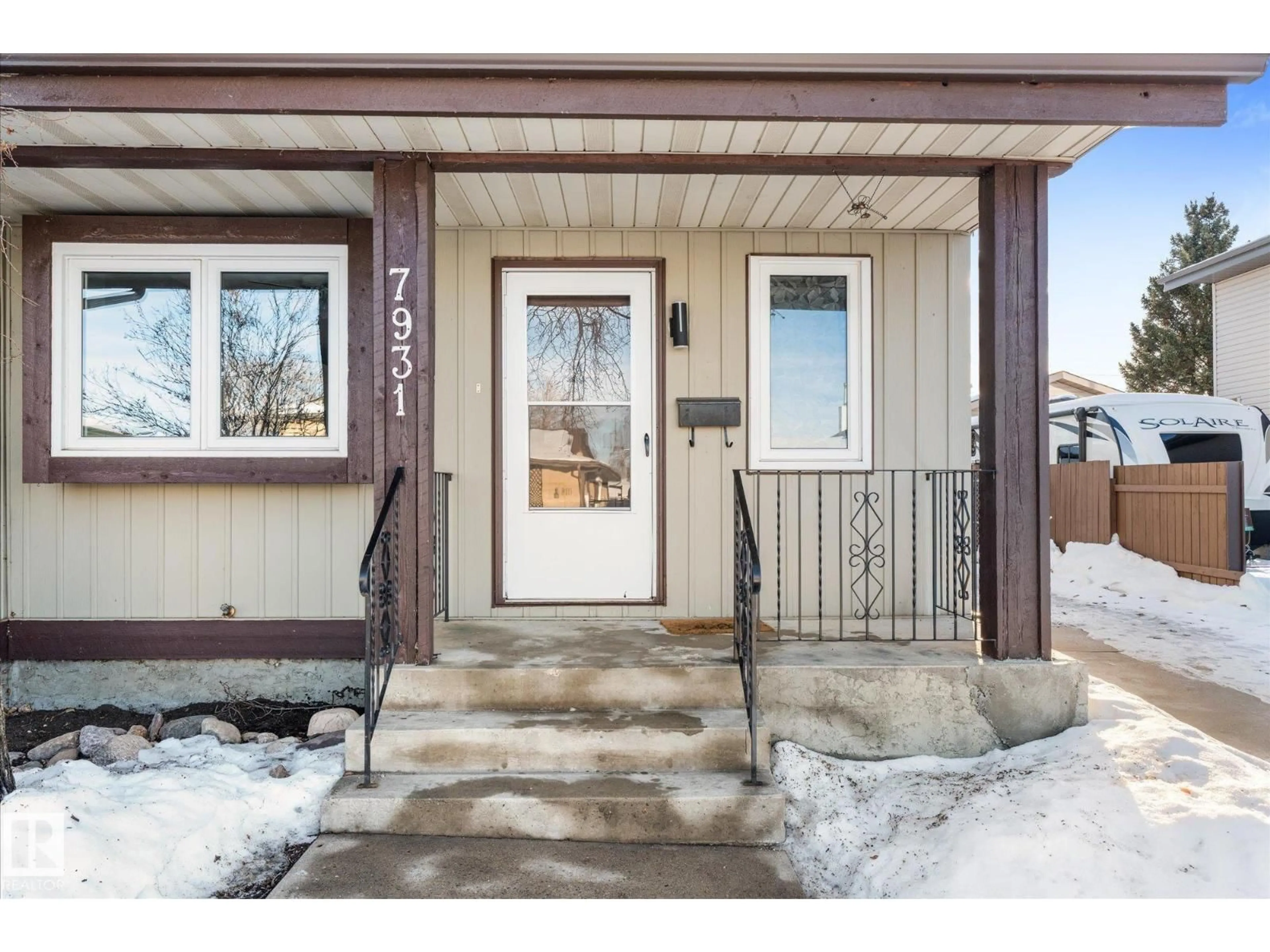 Indoor entryway for 7931 92 AV, Fort Saskatchewan Alberta T8L3N1