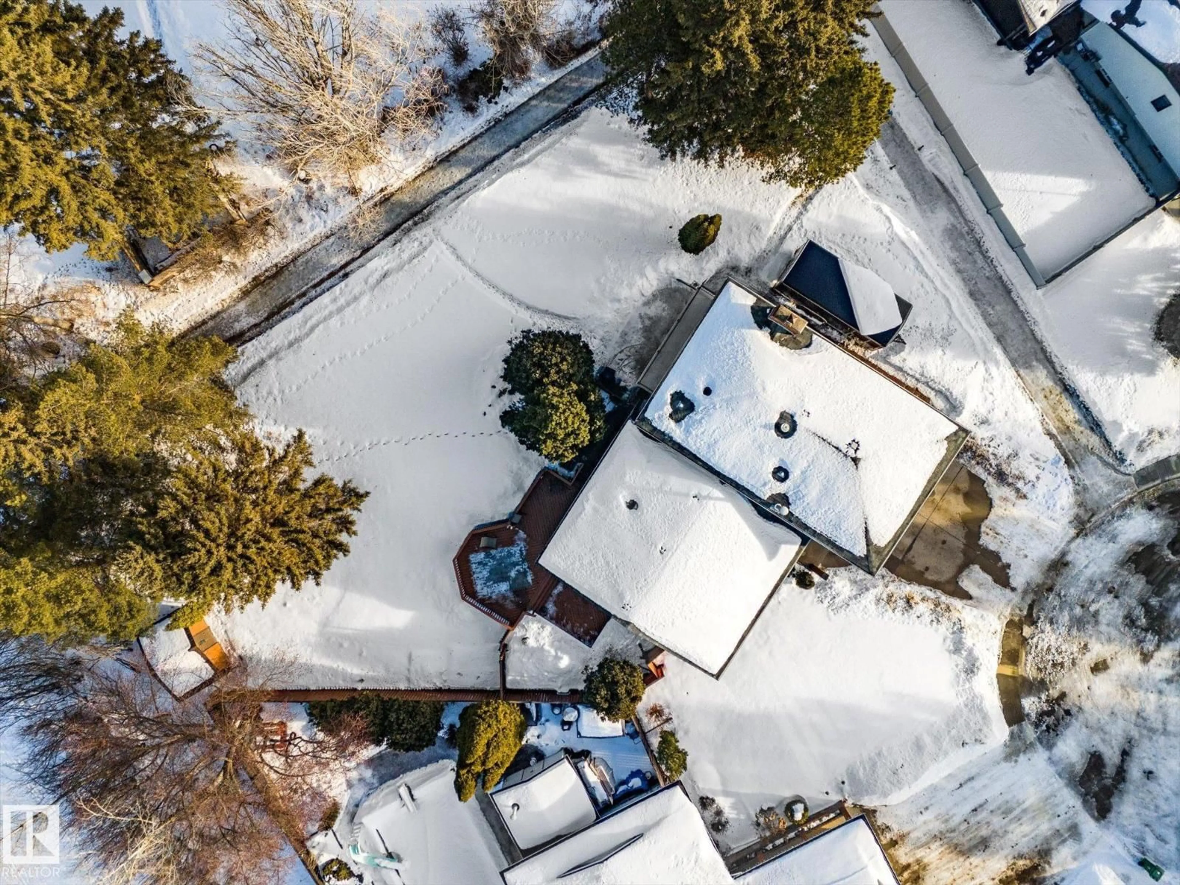 A pic from outside/outdoor area/front of a property/back of a property/a pic from drone, street for 9945 82 ST, Fort Saskatchewan Alberta T8L3E6