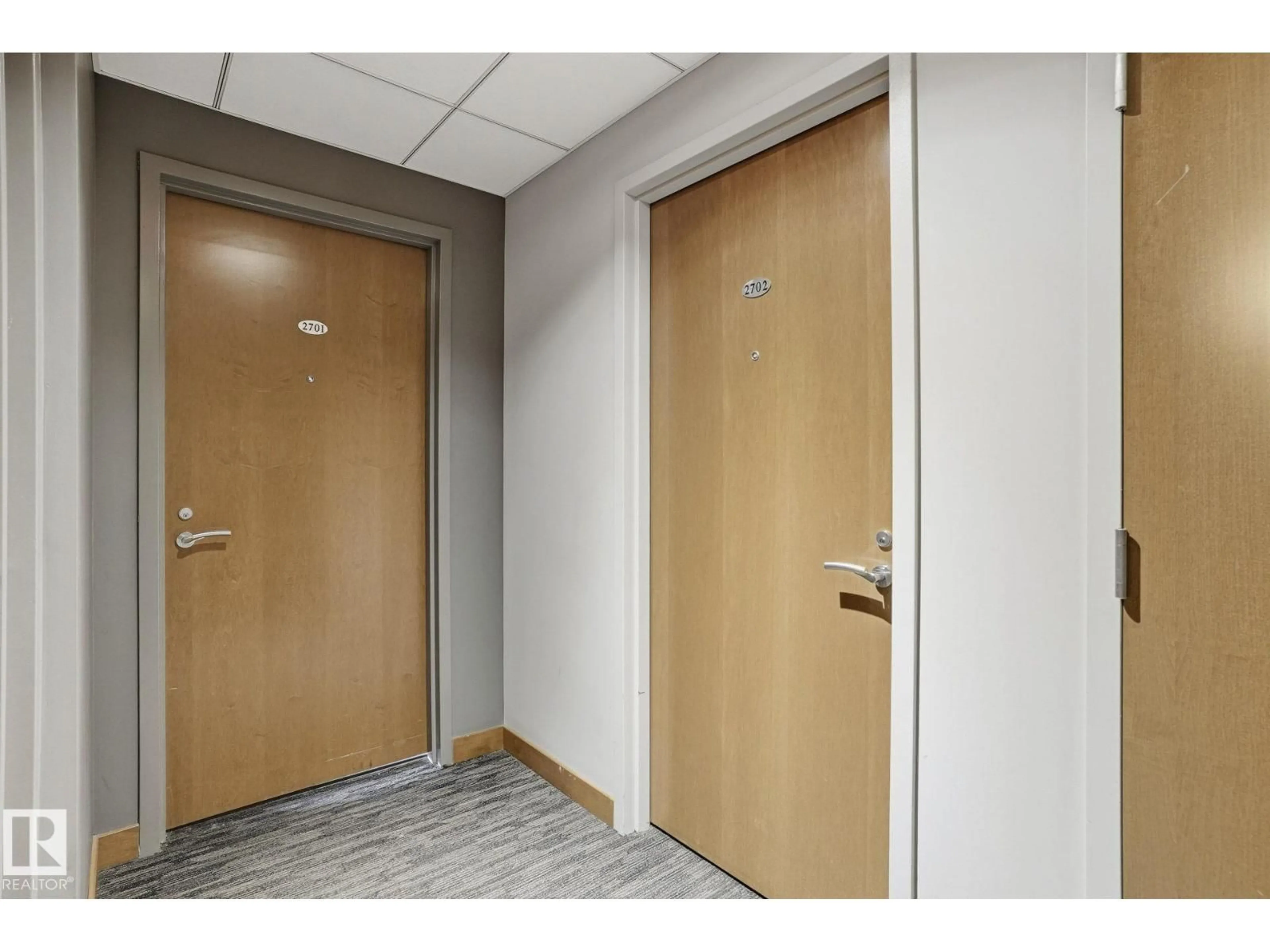 Indoor foyer for 10152 - 2702 104 ST NW, Edmonton Alberta T5J0B6