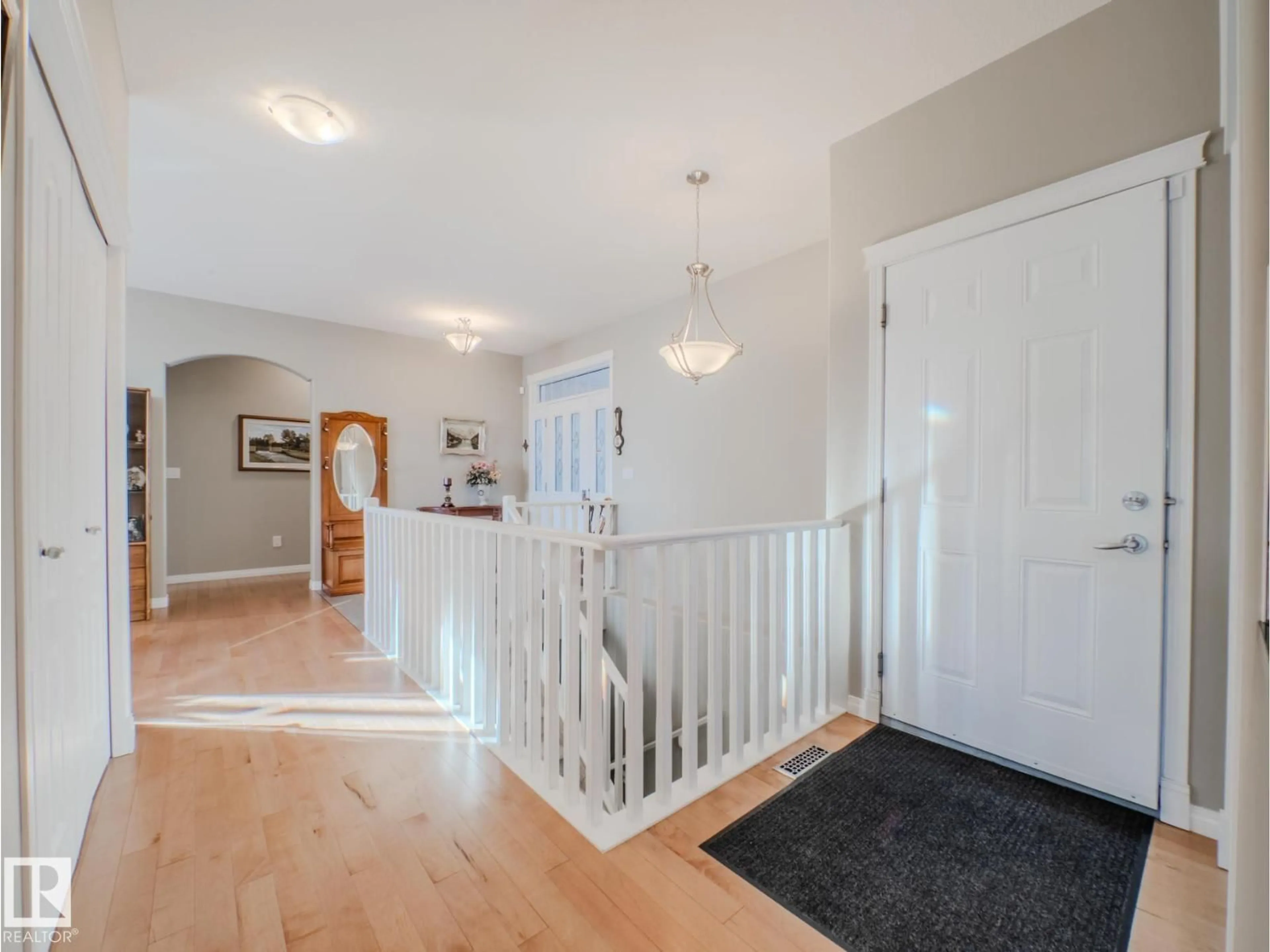Indoor entryway for 18343 - 15 LESSARD RD, Edmonton Alberta T6M0A2