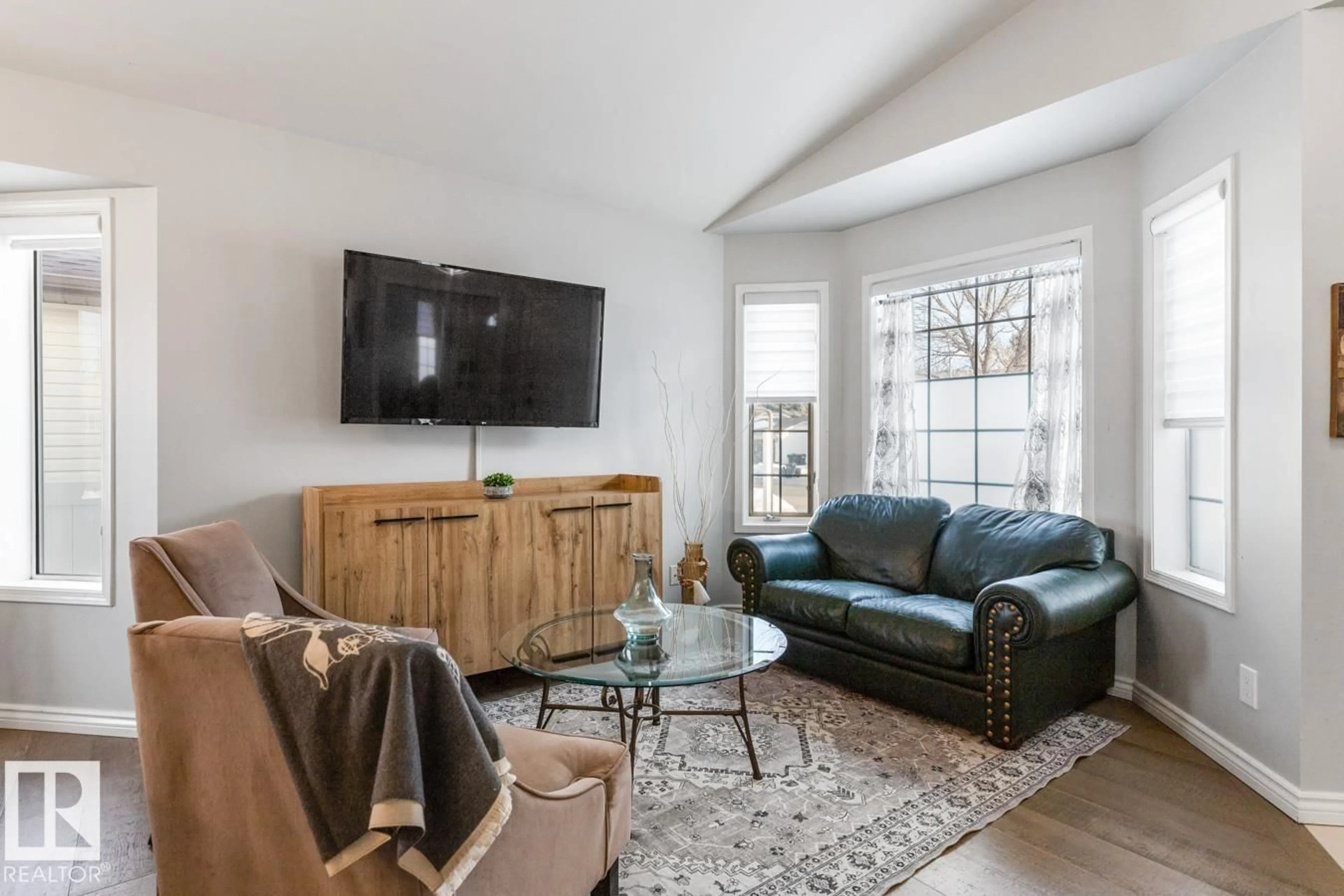 Living room with furniture, unknown for 20 DARLINGTON DR, Sherwood Park Alberta T8H1R8