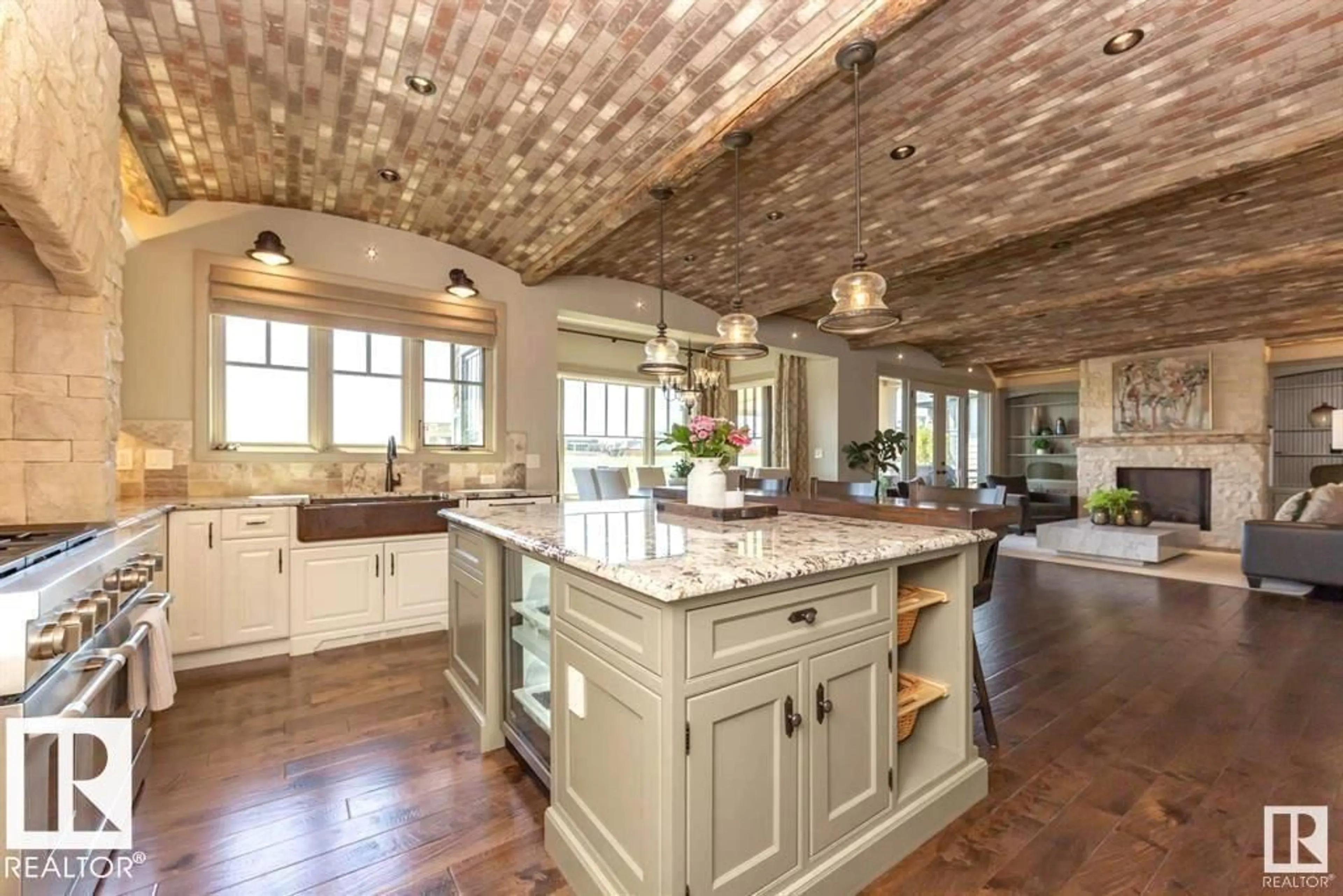 Rustic kitchen, unknown for 636 HOWATT DR, Edmonton Alberta Y6W2T7