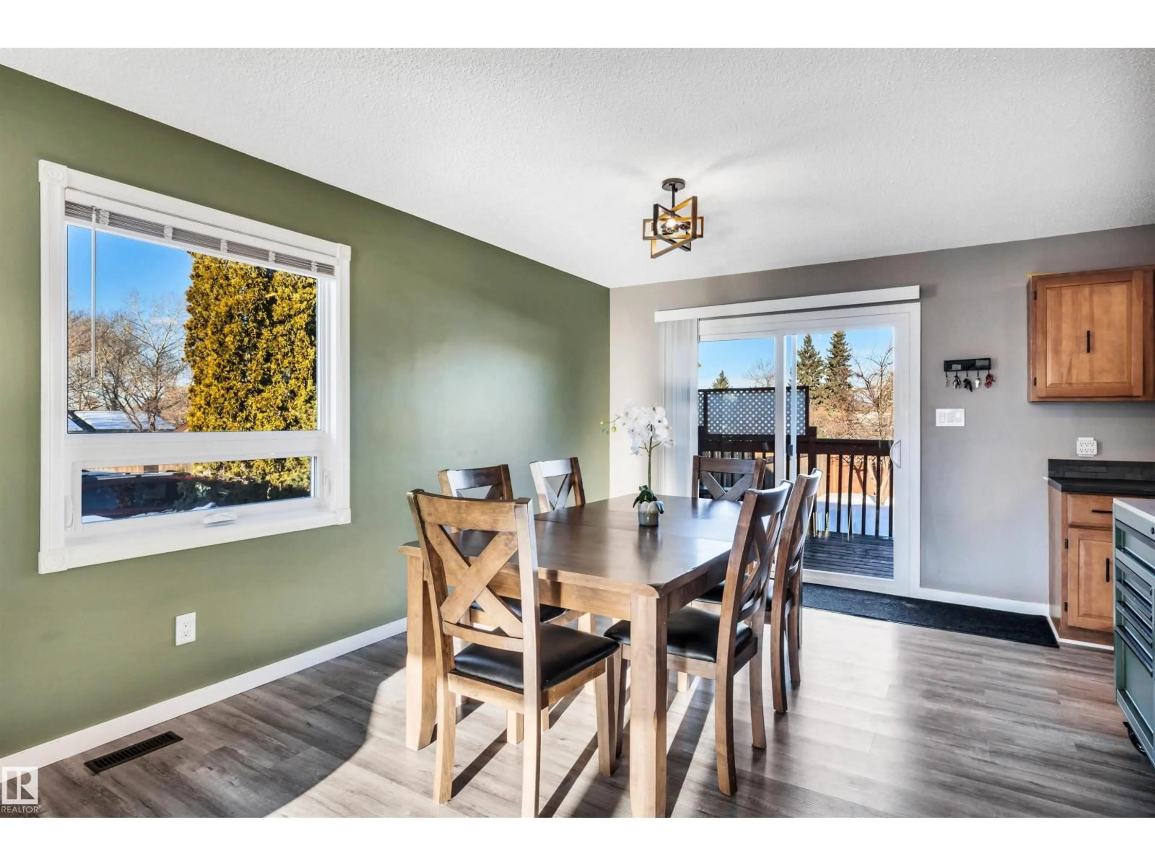 Dining room, wood/laminate floor for NW - 8612 33 AV, Edmonton Alberta T6K2Y1