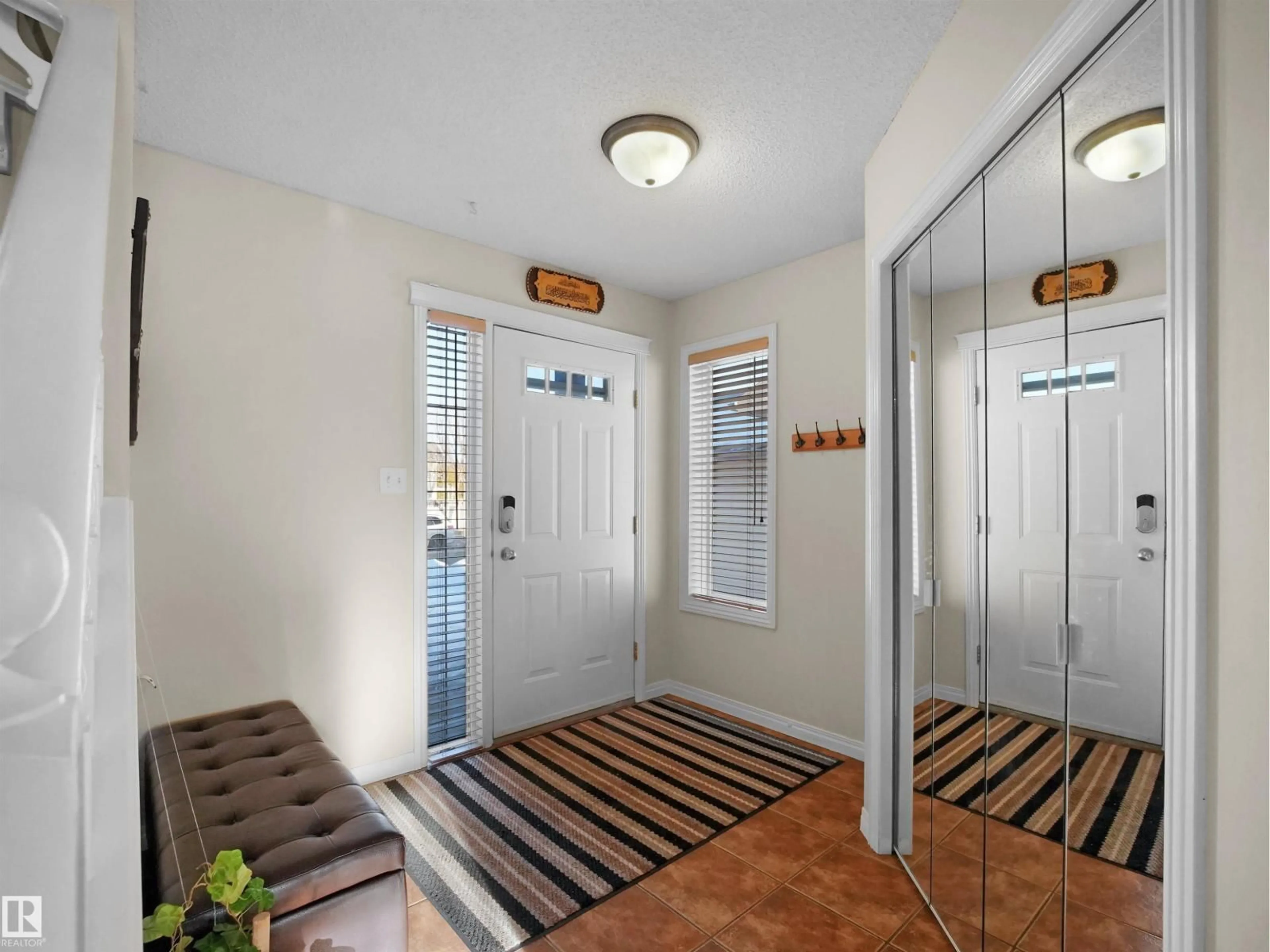 Indoor entryway for 161 EASTON RD, Edmonton Alberta T6X1C3