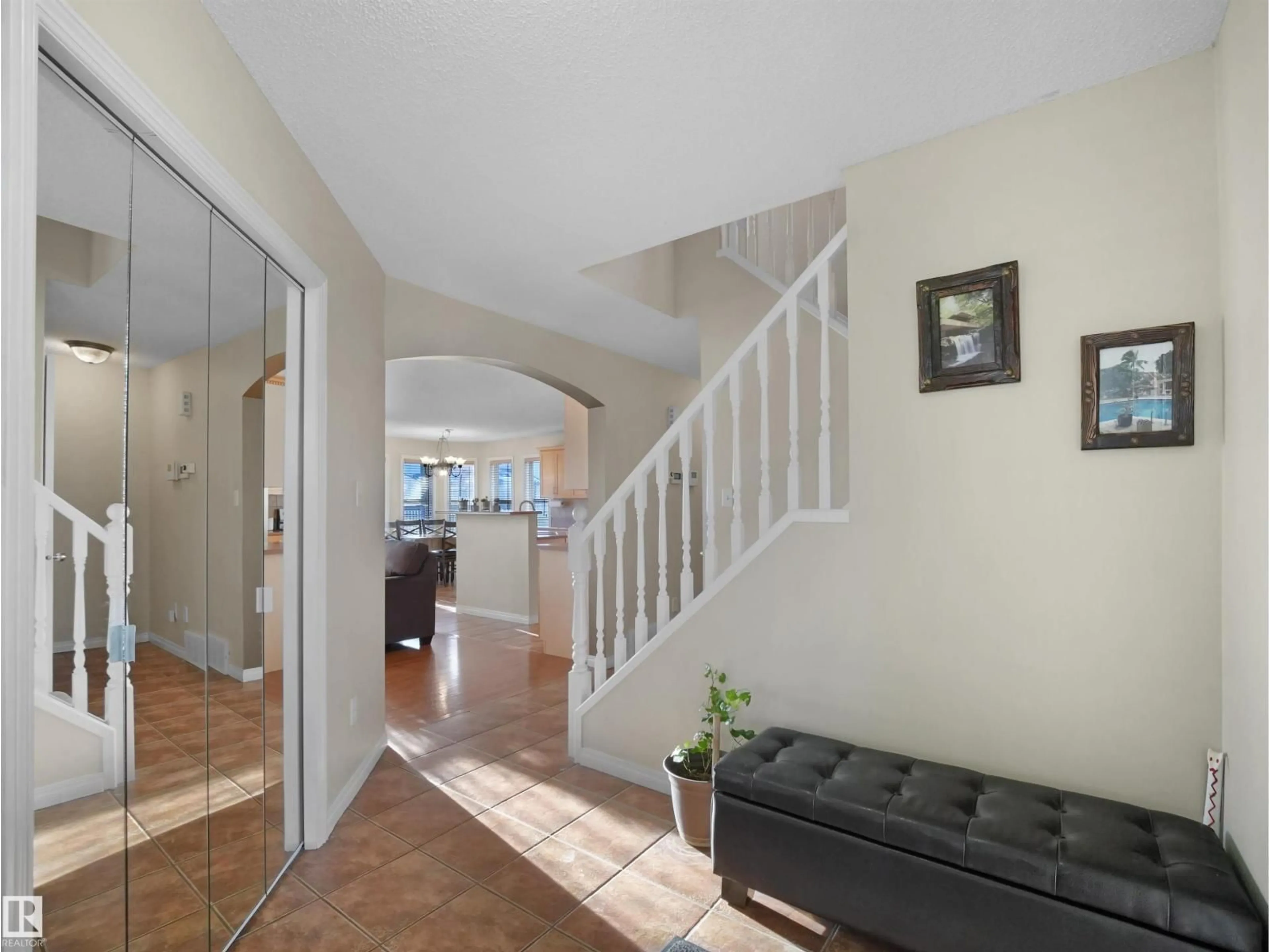 Indoor entryway for 161 EASTON RD, Edmonton Alberta T6X1C3