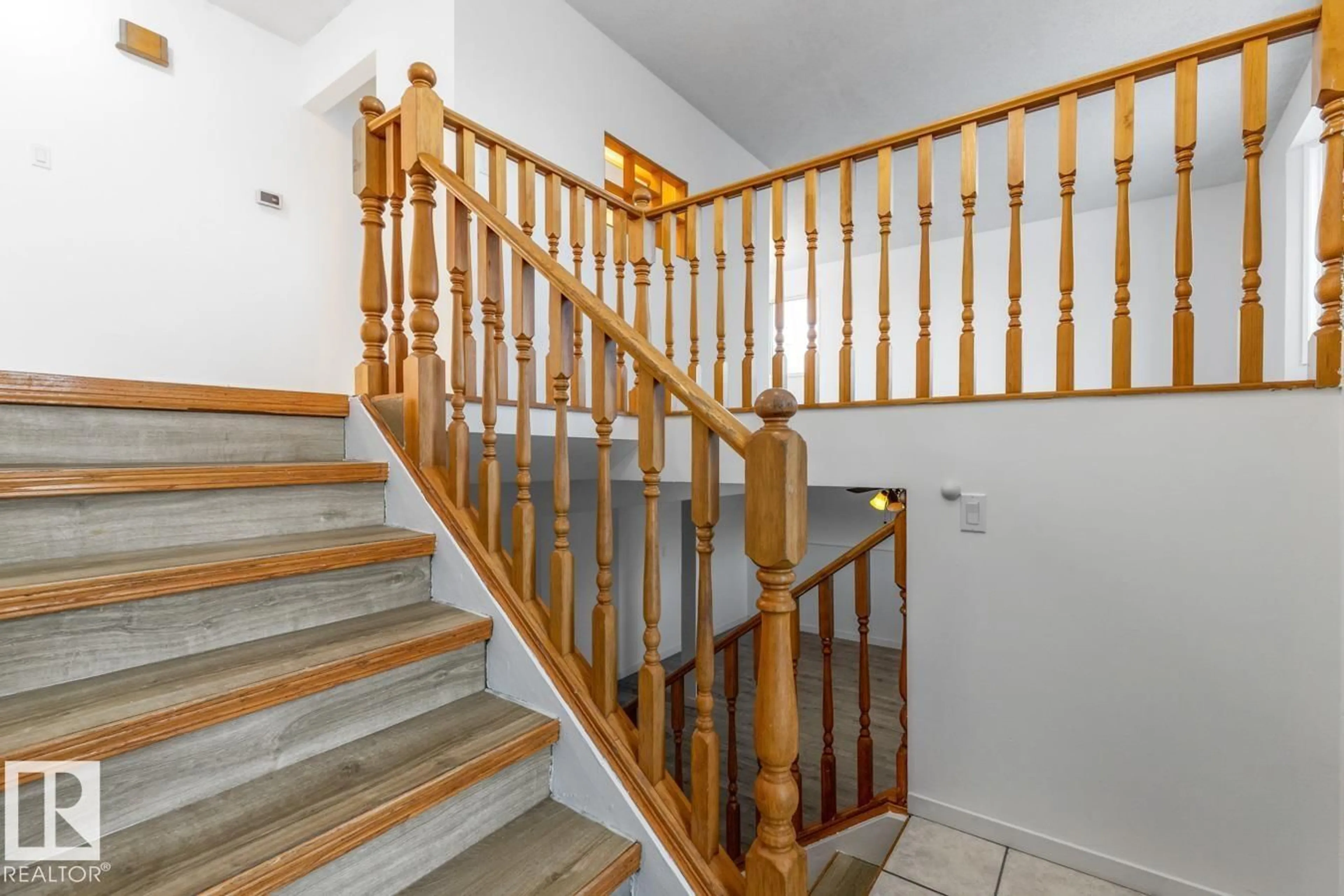 Stairs for 12411 53 ST, Edmonton Alberta T5W3K4